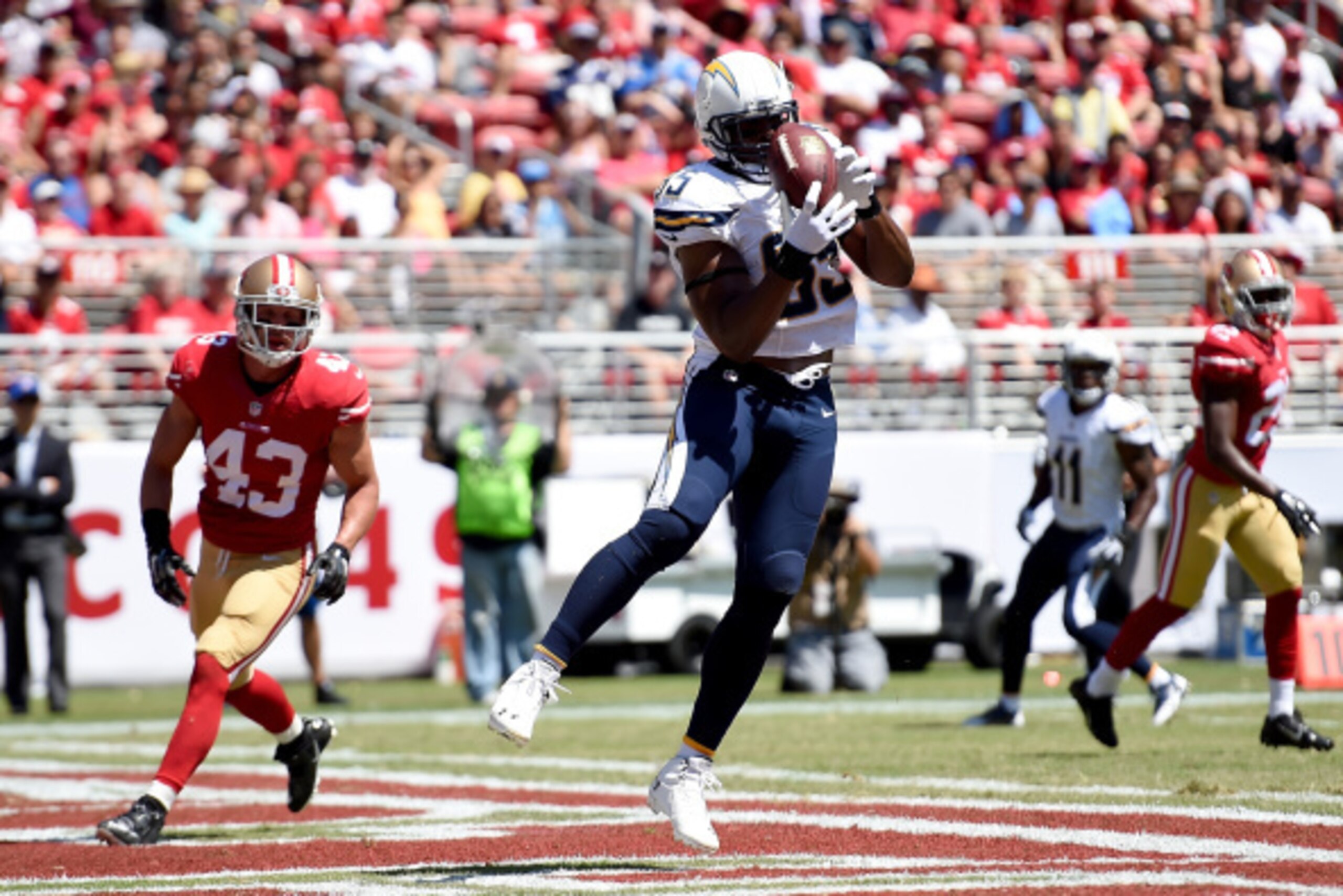 SANTA CLARA, CA - AUGUST 24:  Tight end Antonio Gates #85 of the San Diego Chargers catches a touchdown during the first quarter of their preseason game against the San Francisco 49ers at Levi's Stadium on August 24, 2014 in Santa Clara, California.  (Pho