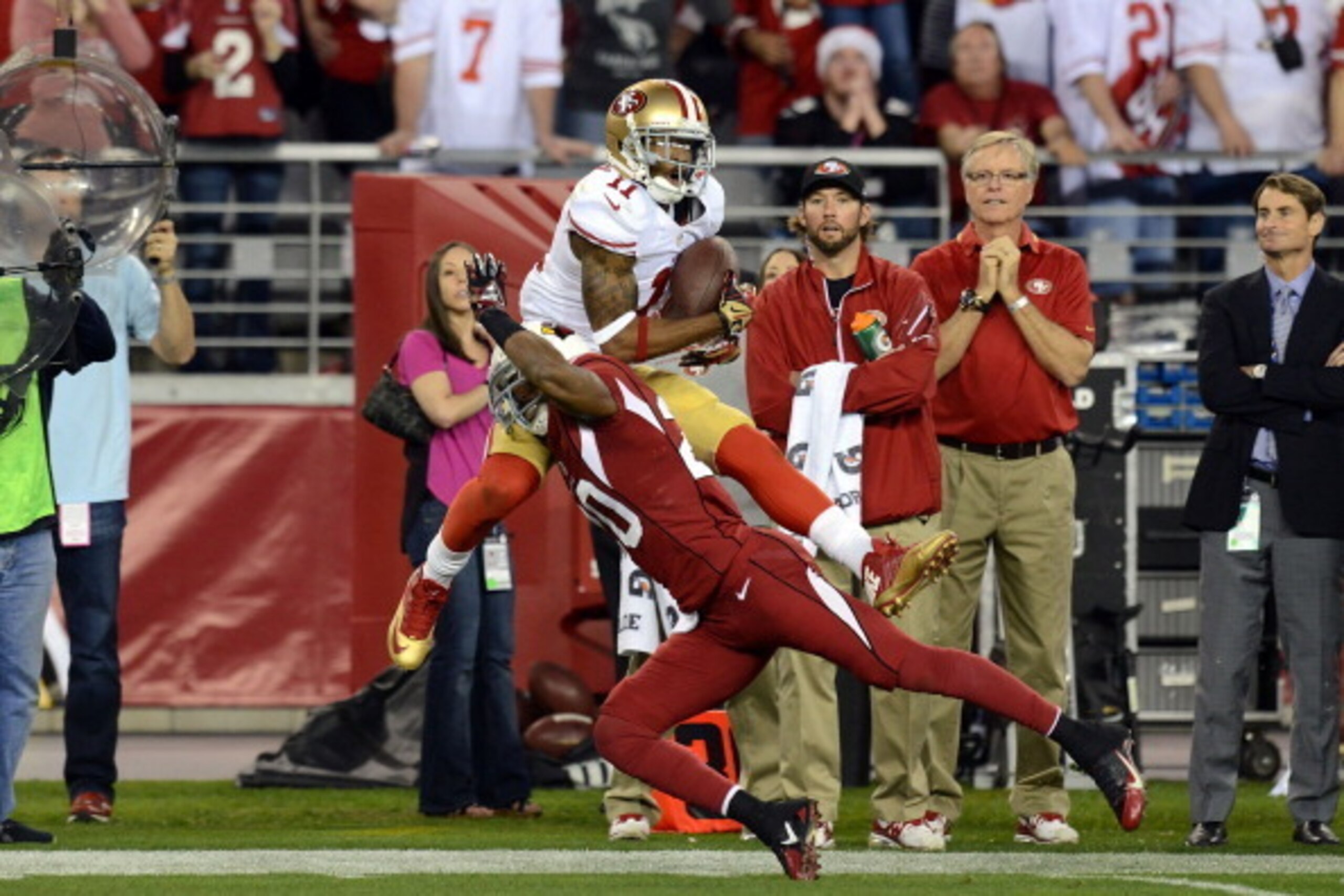 GLENDALE, AZ - DECEMBER 29:  Quinton Patton #11 of the San Francisco 49ers makes a leaping catch over the top of Antoine Cason #20 of the Arizona Cardinals in the final moments at University of Phoenix Stadium on December 29, 2013 in Glendale, Arizona.  (