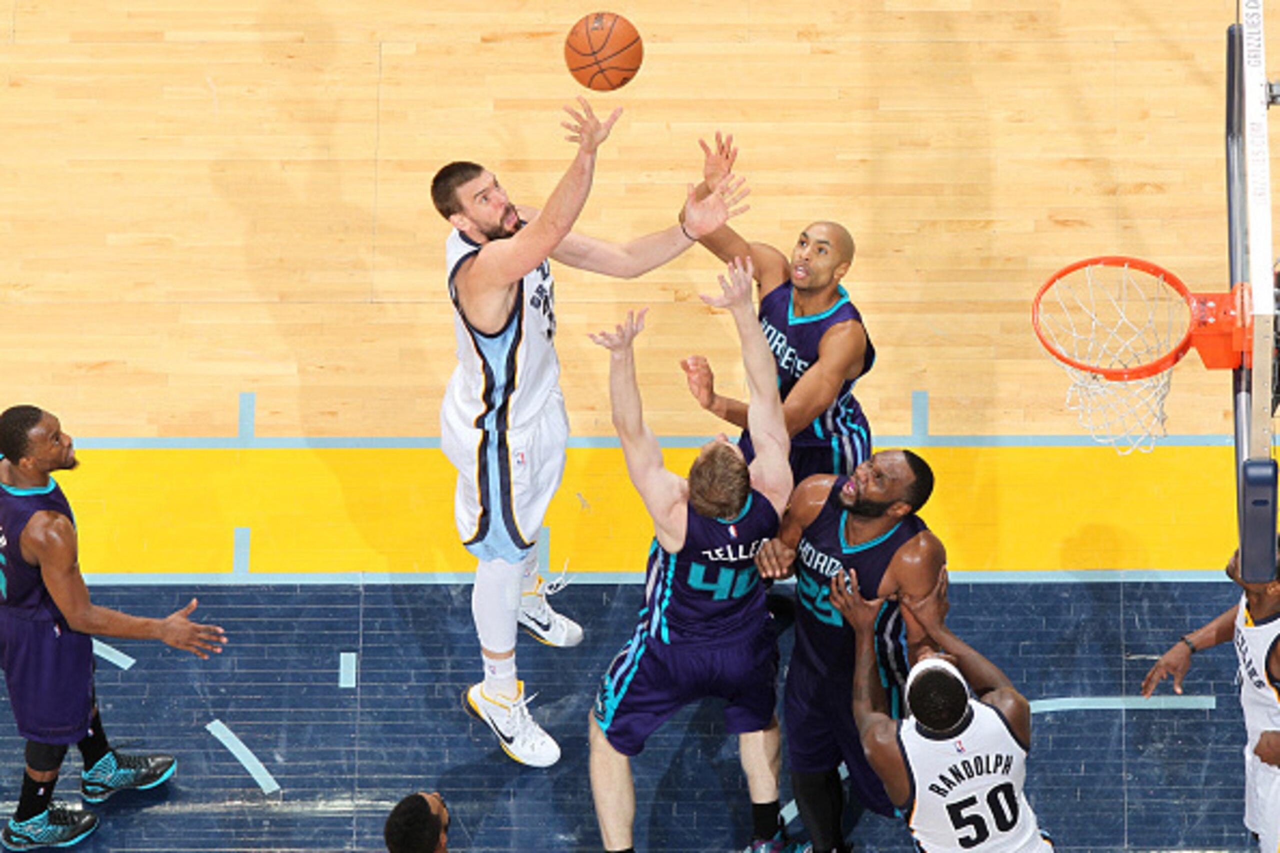 MEMPHIS, TN - DECEMBER 12:  Marc Gasol #33 of the Memphis Grizzlies shoots the ball against the Charlotte Hornets during the game on December 12, 2014 at FedExForum in Memphis, Tennessee. NOTE TO USER: User expressly acknowledges and agrees that, by downl