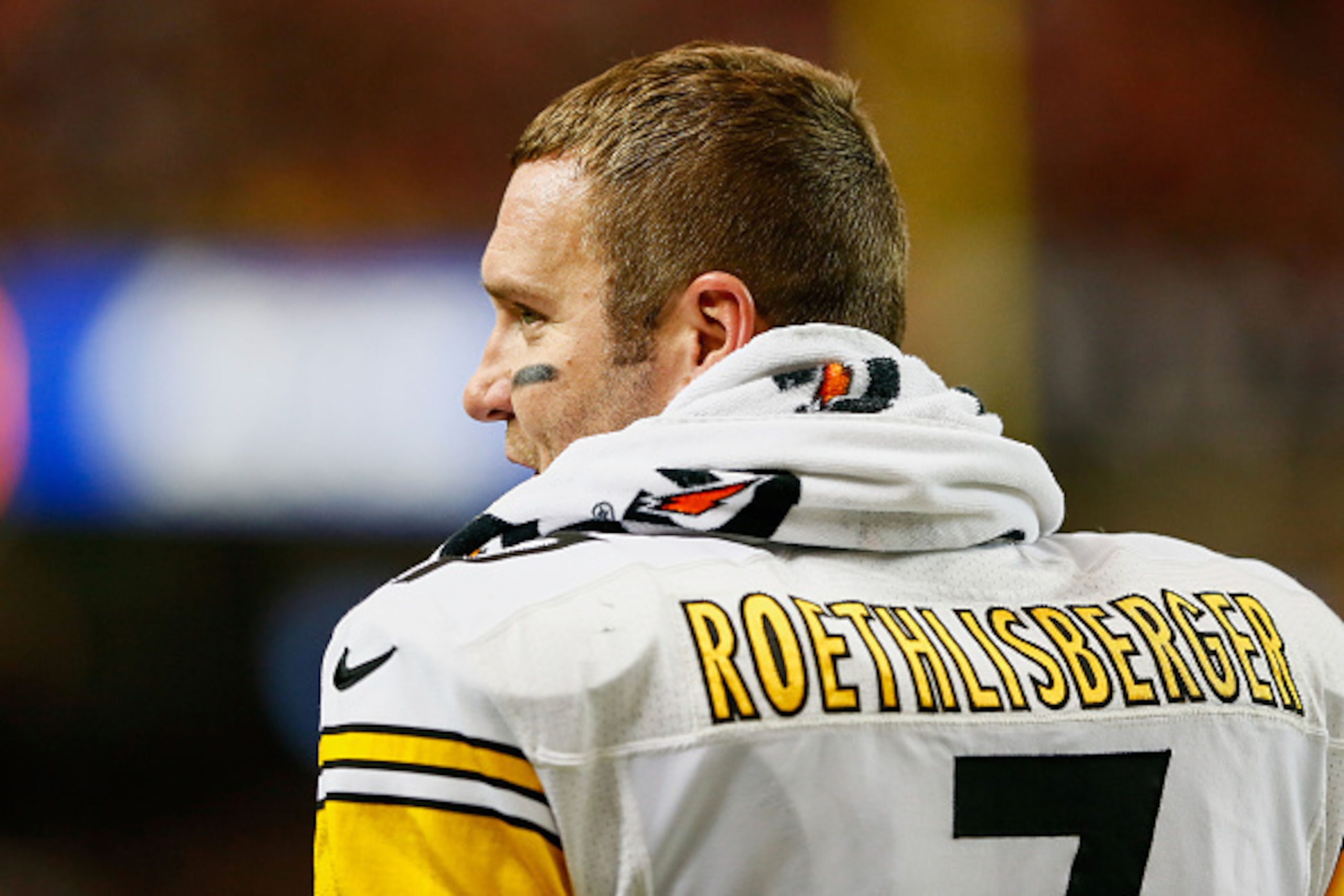 ATLANTA, GA - DECEMBER 14: Ben Roethlisberger #7 of the Pittsburgh Steelers stands on the sidelines in the first half against the Atlanta Falcons at the Georgia Dome on December 14, 2014 in Atlanta, Georgia.  (Photo by Kevin C. Cox/Getty Images)