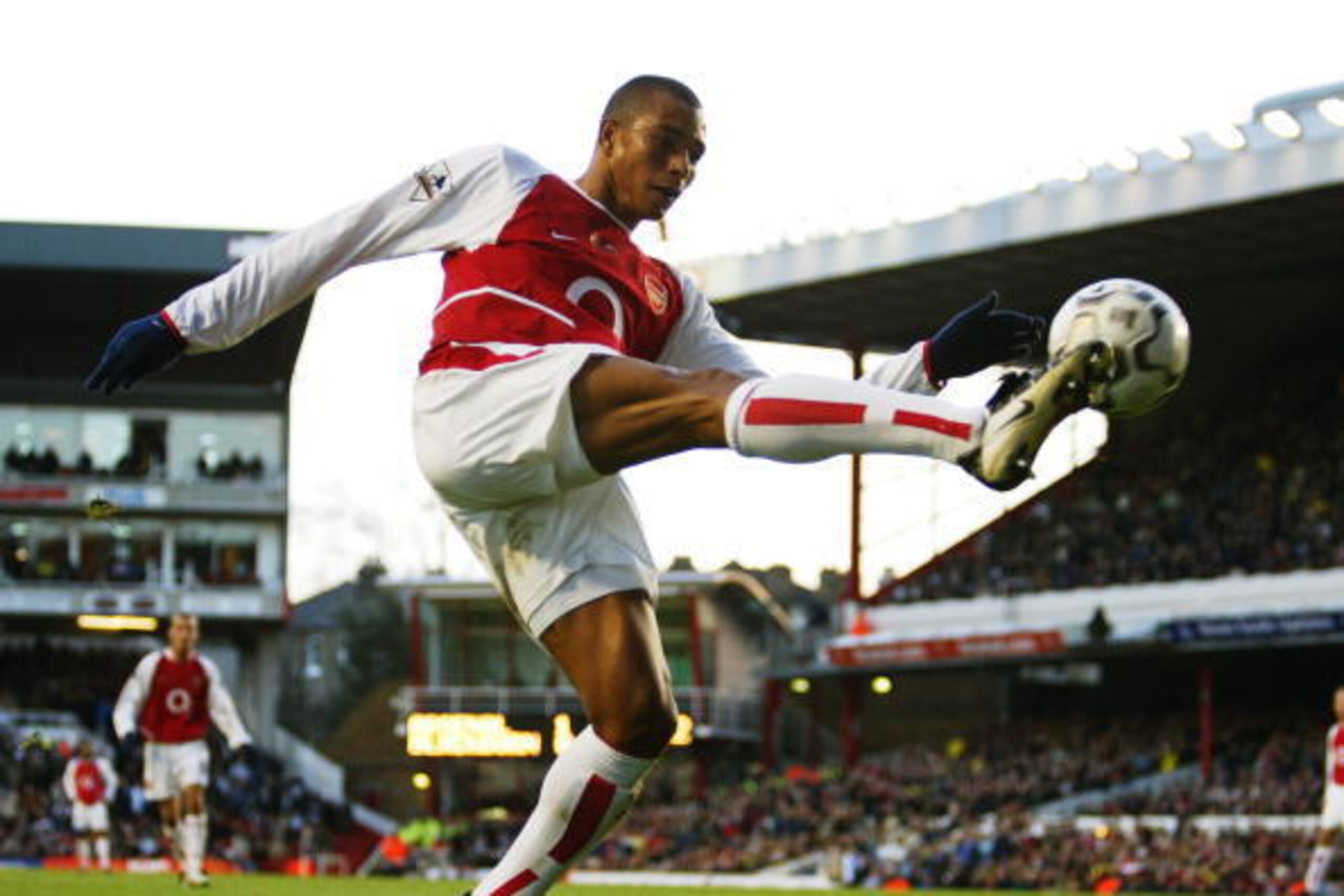 LONDON - DECEMBER 14:  Gilberto Silva of Arsenal takes control of the ball during the FA Barclaycard Premiership match between Arsenal and Blackburn Rovers on December 14, 2003 at Highbury in London, England.  Arsenal won the match 1-0.  (Photo by Shaun B