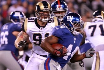 EAST RUTHERFORD, NJ - SEPTEMBER 19:  Ahmad Bradshaw #44 of the New York Giants runs the ball against Chris Long #91 of the St. Louis Rams at MetLife Stadium on September 19, 2011 in East Rutherford, New Jersey.  (Photo by Nick Laham/Getty Images)
