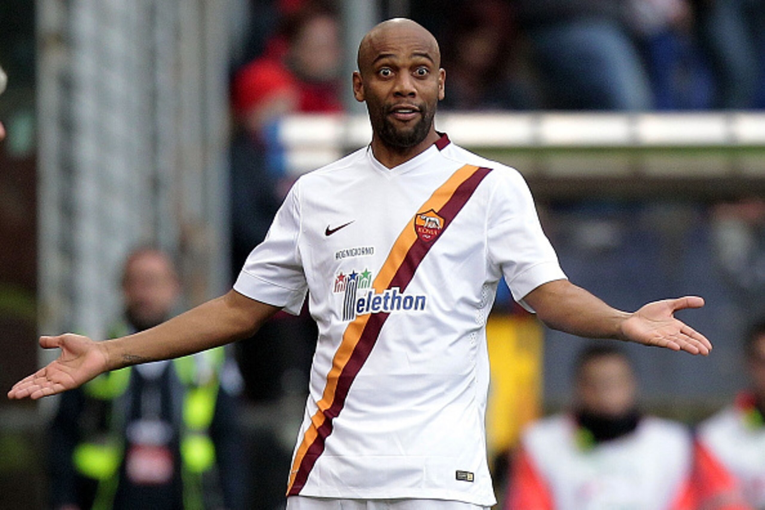 GENOA, ITALY - DECEMBER 14: Maicon of AS Roma reacts during the Serie A match between Genoa CFC and AS Roma at Stadio Luigi Ferraris on December 14, 2014 in Genoa, Italy.  (Photo by Gabriele Maltinti/Getty Images)