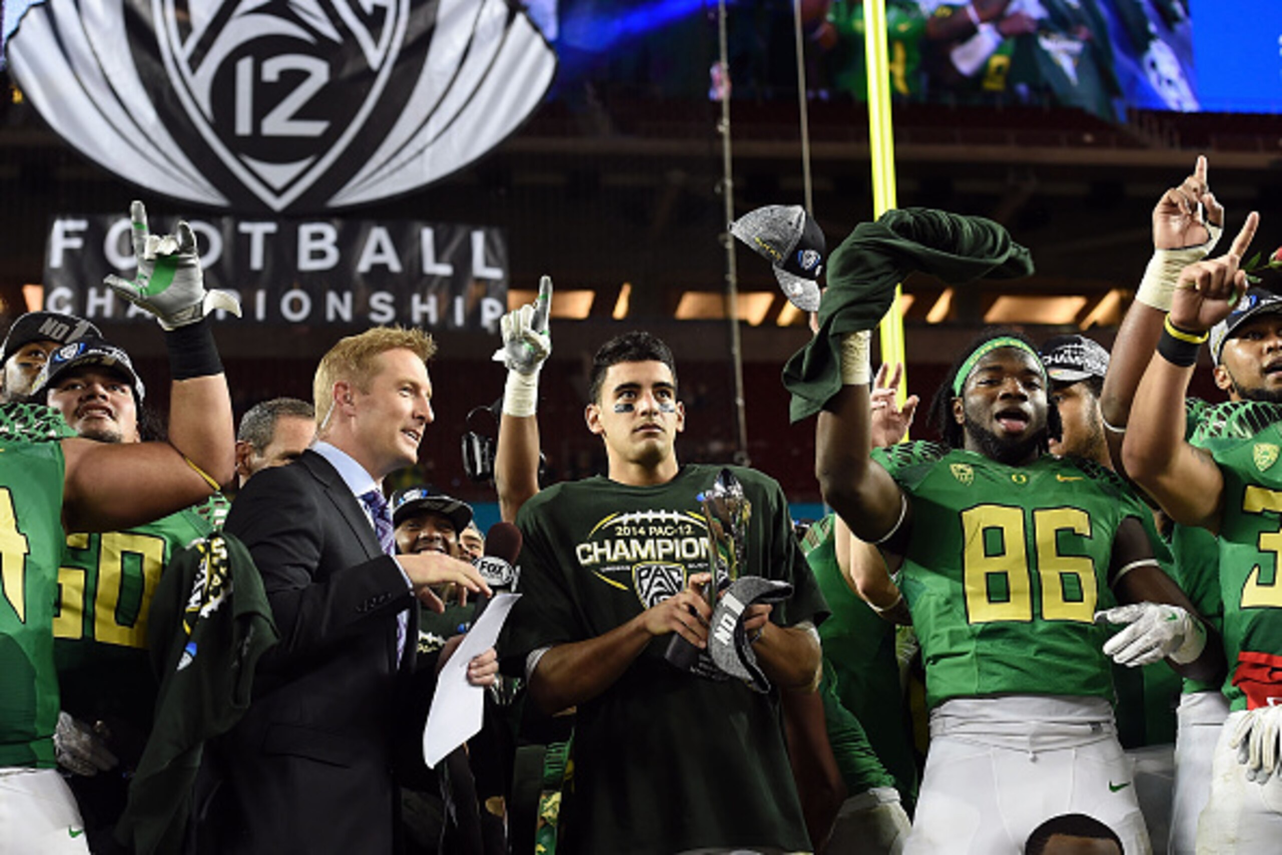 SANTA CLARA, CA - DECEMBER 05:  Marcus Mariota #8 of the Oregon Ducks, Torrodney Prevot #86 of the Oregon Ducks celebrate their victory against the Arizona Wildcats at the PAC-12 Championships at Levi's Stadium on December 5, 2014 in Santa Clara, Californ