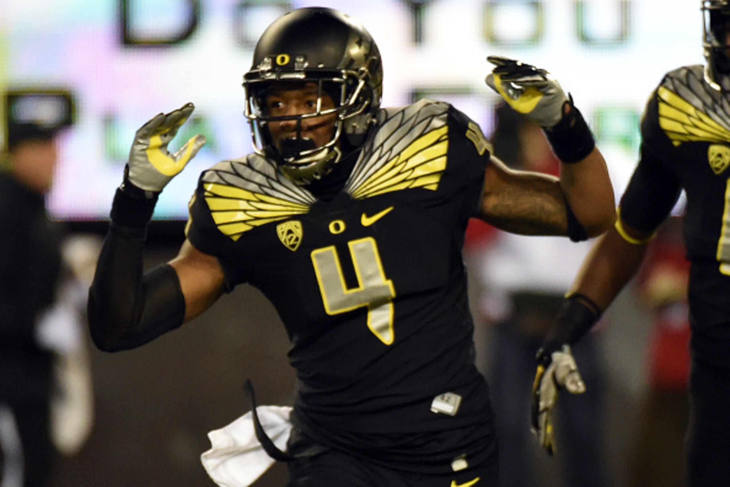 EUGENE, OR - NOVEMBER 1: Defensive back Erick Dargan #4 of the Oregon Ducks celebrates his interception during the third quarter of the game against the Stanford Cardinal at Autzen Stadium on November 1, 2014 in Eugene, Oregon. The Ducks won the game 45-1