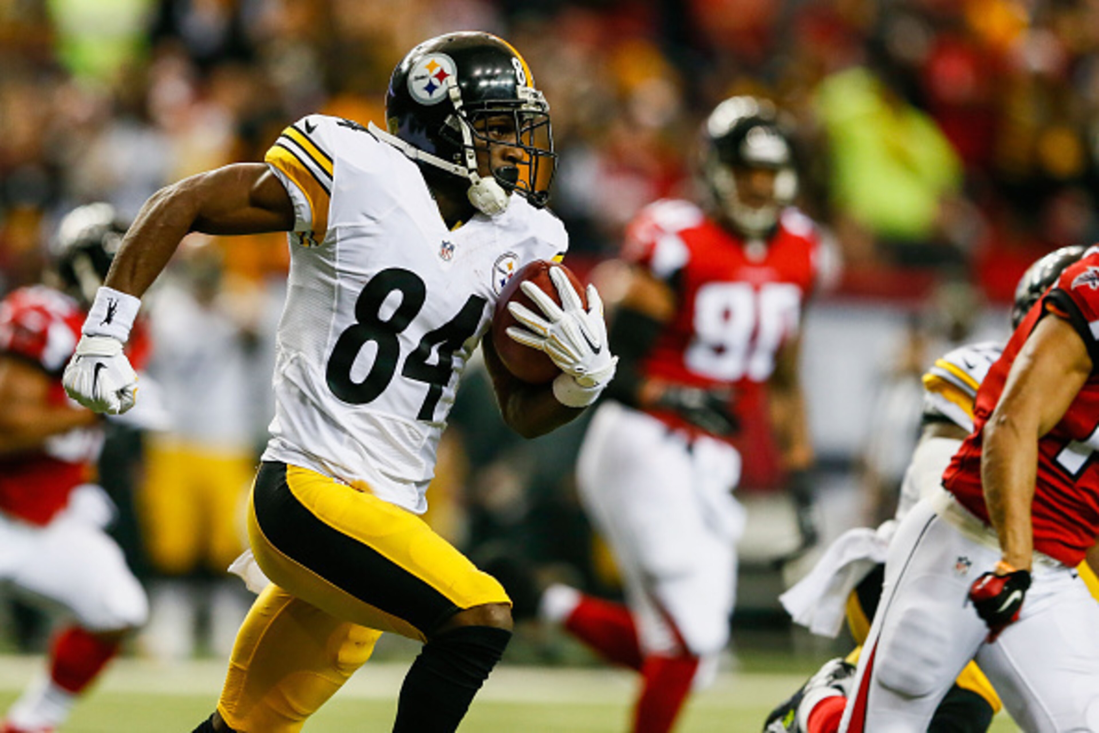ATLANTA, GA - DECEMBER 14: Antonio Brown #84 of the Pittsburgh Steelers runs after a catch in the second half against the Atlanta Falcons at the Georgia Dome on December 14, 2014 in Atlanta, Georgia.  (Photo by Kevin C. Cox/Getty Images)