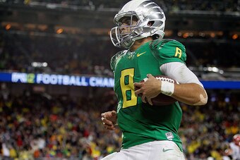 SANTA CLARA, CA - DECEMBER 05: Marcus Mariota #8 of the Oregon Ducks scrambles for a touchdown against the Arizona Wildcats during the first half of the PAC-12 Championships at Levi's Stadium on December 5, 2014 in Santa Clara, California. (Photo by Brian