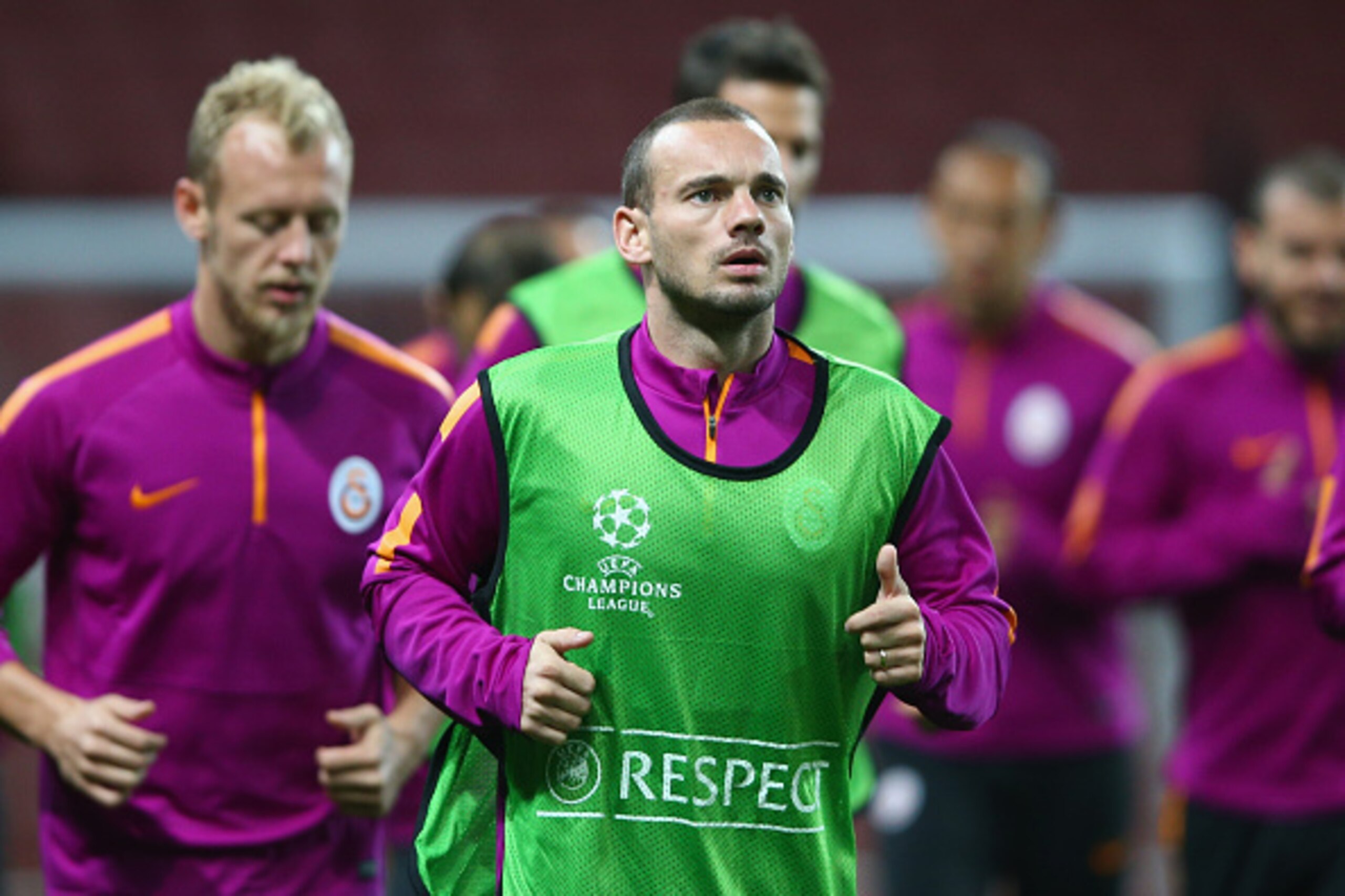 LONDON, ENGLAND - SEPTEMBER 30:  Wesley Sneijder of Galatasaray leads the team warm up during a Galatasaray training session ahead of their UEFA Champions League Group D match against Arsenal at Emirates Stadium on September 30, 2014 in London, United Kin