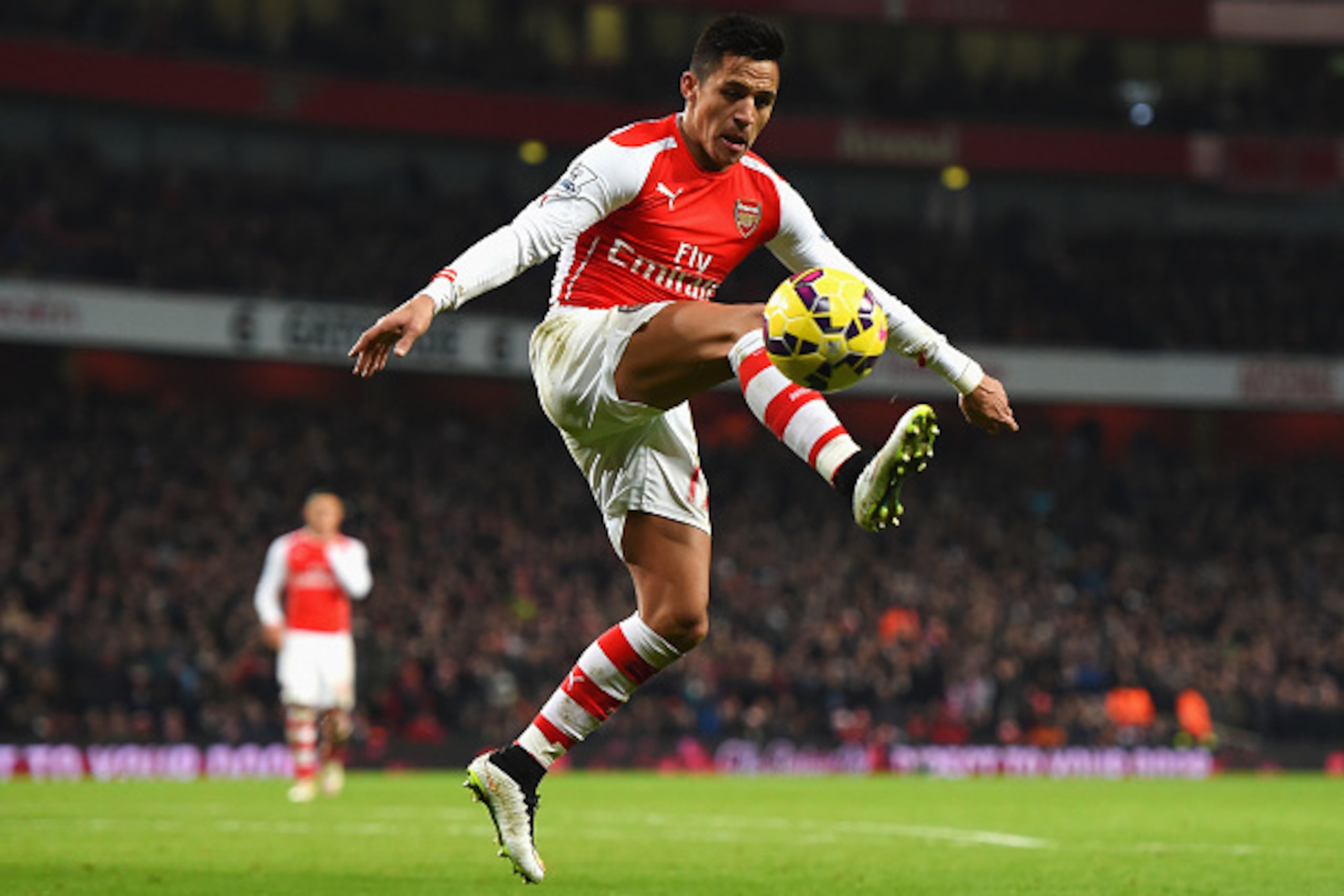 LONDON, ENGLAND - DECEMBER 13: Alexis Sanchez of Arsenal in action during the Barclays Premier League match between Arsenal and Newcastle United at Emirates Stadium on December 13, 2014 in London, England. (Photo by Paul Gilham/Getty Images) LONDON, ENGLAND - DECEMBER 13: Alexis Sanchez of Arsenal in action during the Barclays Premier League match between Arsenal and Newcastle United at Emirates Stadium on December 13, 2014 in London, England. (Photo by Paul Gilham/Getty Images)