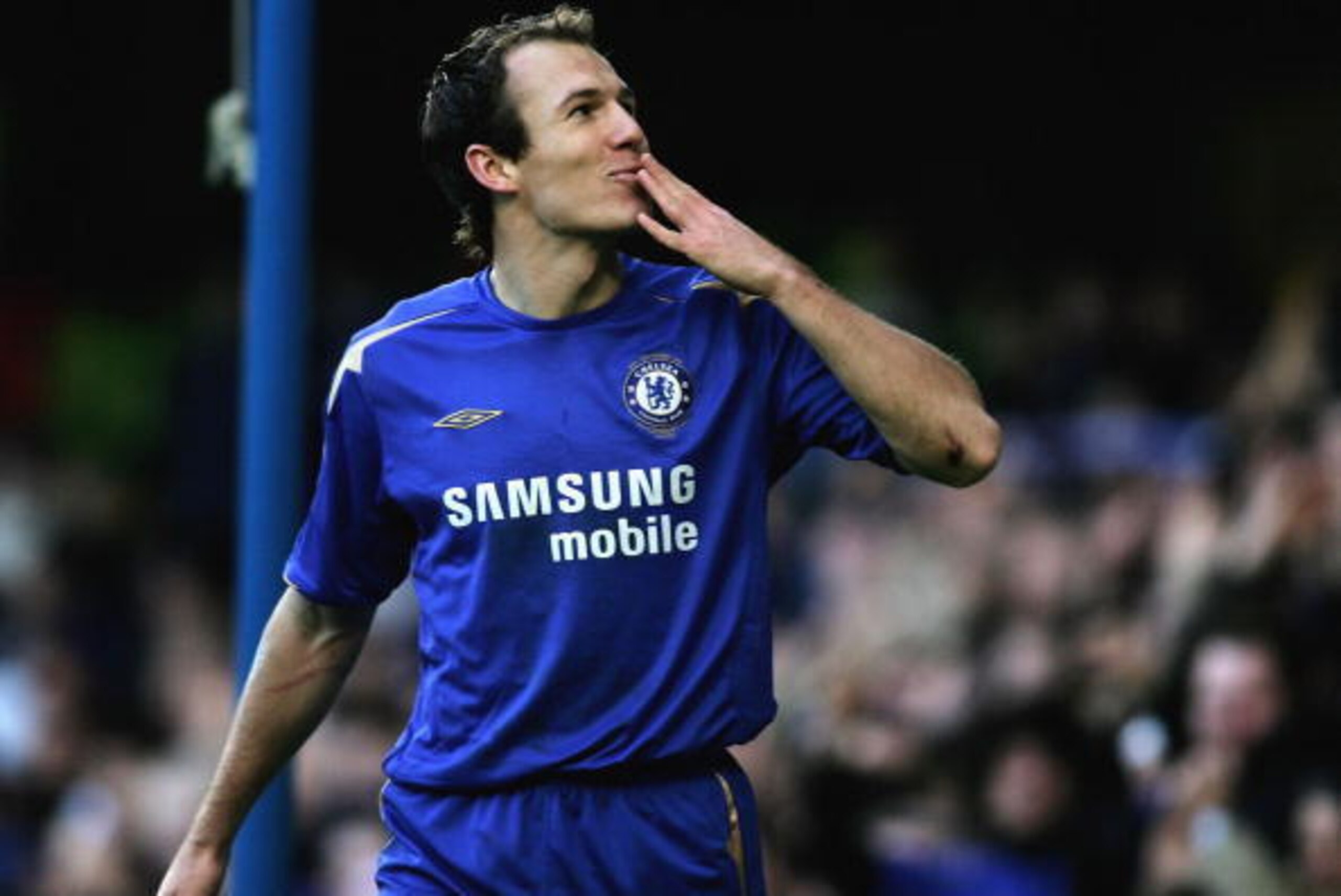 LONDON - DECEMBER 31: Arjen Robben of Chelsea celebrates scoring a goal during the Barclays Premiership match between Chelsea and Birmingham City at Stamford Bridge on December 31, 2005 in London, England. (Photo by Ben Radford/Getty Images) LONDON - DECEMBER 31: Arjen Robben of Chelsea celebrates scoring a goal during the Barclays Premiership match between Chelsea and Birmingham City at Stamford Bridge on December 31, 2005 in London, England. (Photo by Ben Radford/Getty Images)