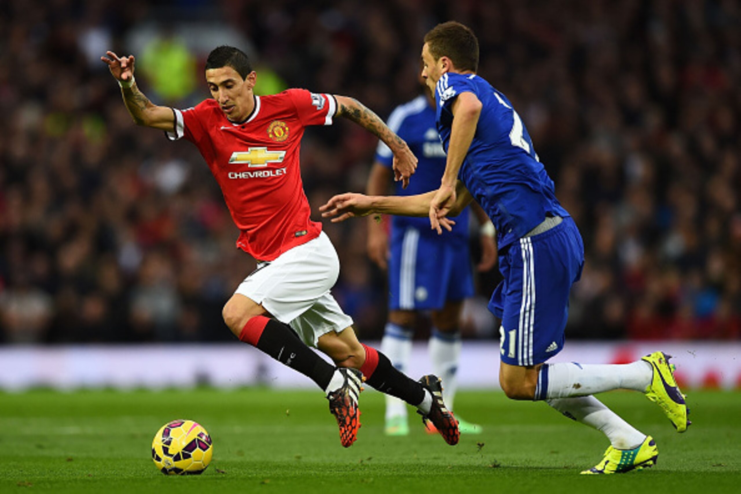 MANCHESTER, ENGLAND - OCTOBER 26:  Angel Di Maria of Manchester United competes with Nemanja Matic of Chelsea during the Barclays Premier League match between Manchester United and Chelsea at Old Trafford on October 26, 2014 in Manchester, England.  (Phot