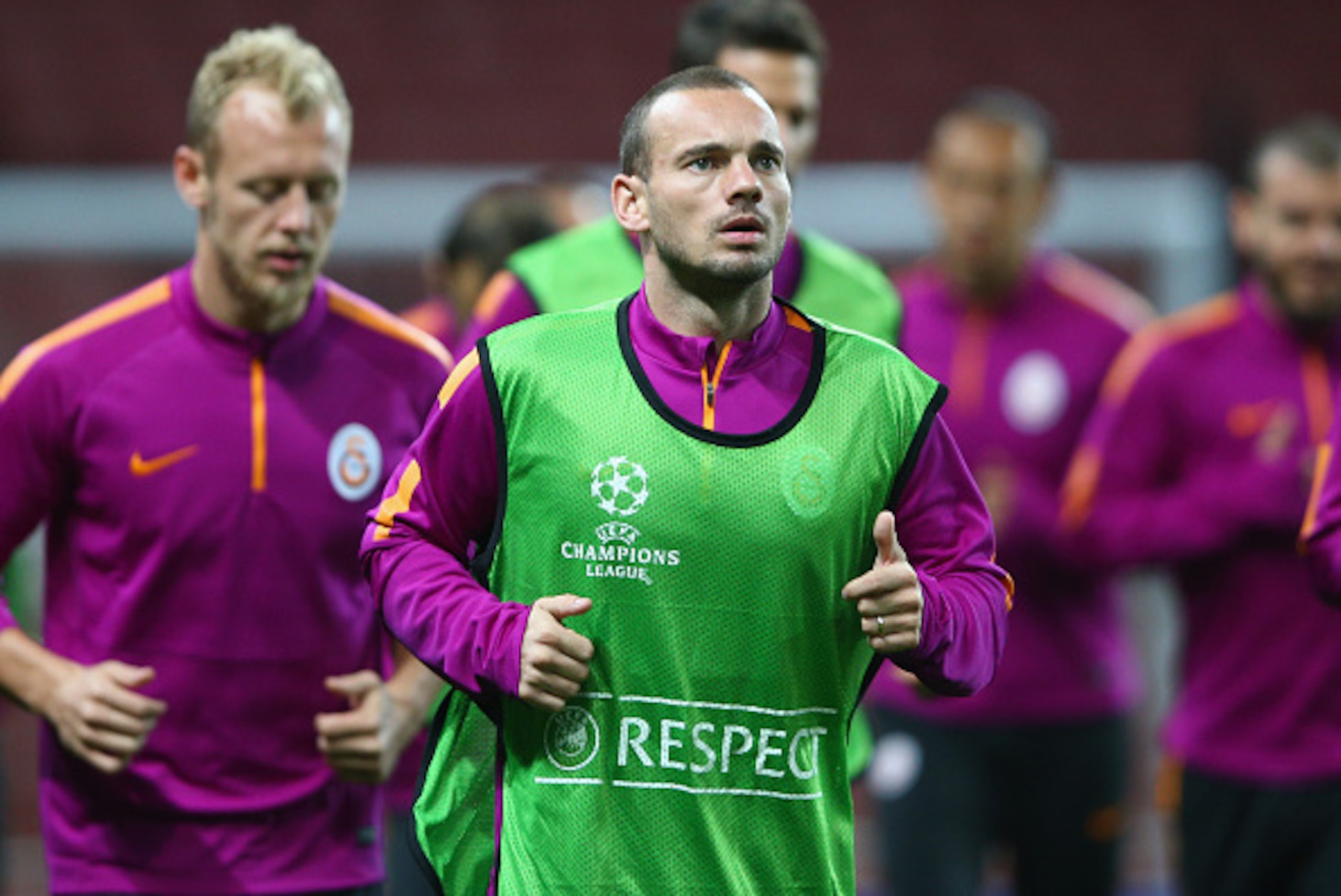 LONDON, ENGLAND - SEPTEMBER 30:  Wesley Sneijder of Galatasaray leads the team warm up during a Galatasaray training session ahead of their UEFA Champions League Group D match against Arsenal at Emirates Stadium on September 30, 2014 in London, United Kin