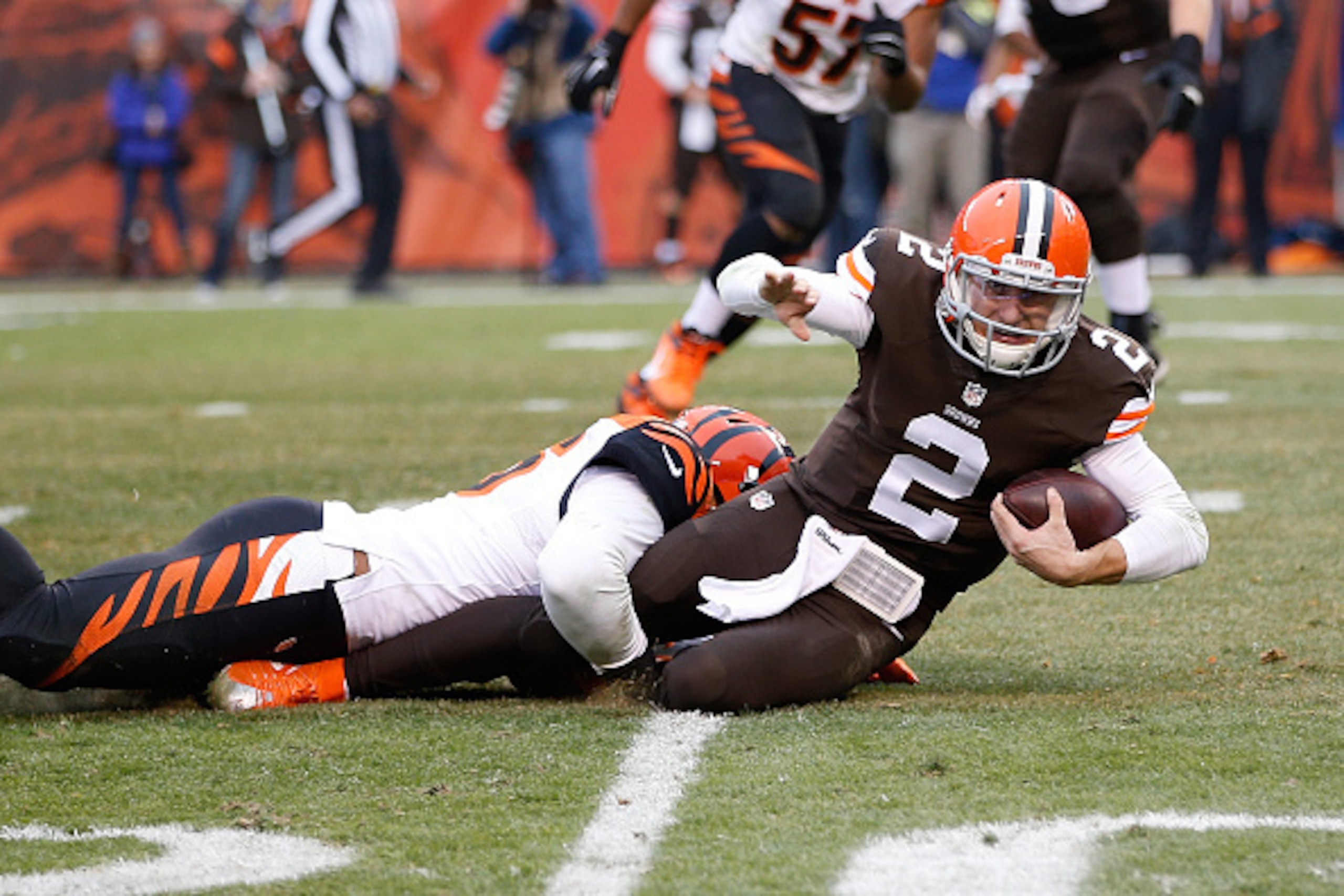 CLEVELAND, OH - DECEMBER 14:  Johnny Manziel #2 of the Cleveland Browns gets tackled by Chris Carter #56 of the Cincinnati Bengals during the second quarter at FirstEnergy Stadium on December 14, 2014 in Cleveland, Ohio.  (Photo by Joe Robbins/Getty Image