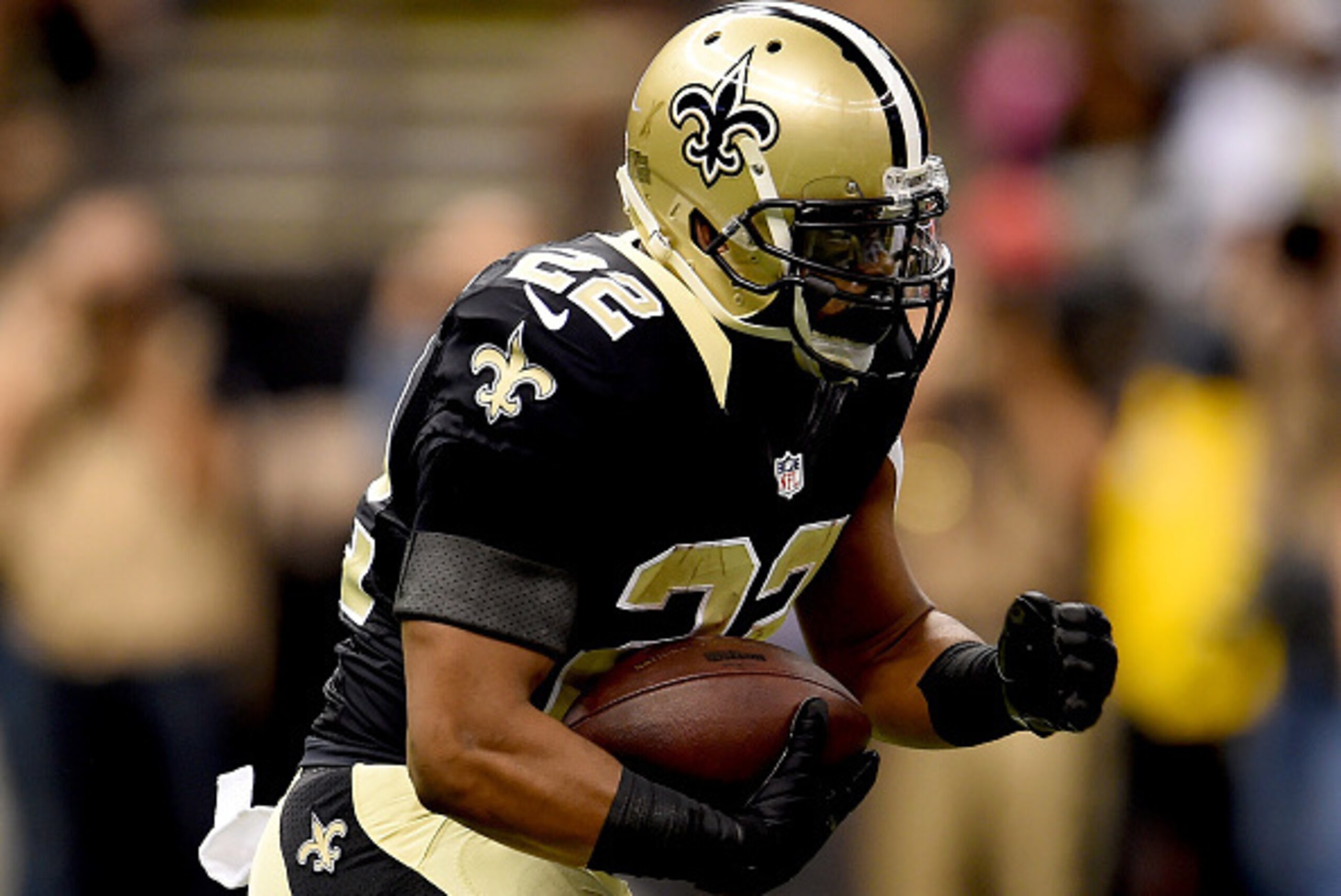 NEW ORLEANS, LA - NOVEMBER 16: Mark Ingram #22 of the New Orleans Saints drives the ball for a first down against the Cincinnati Bengals during the first quarter at Mercedes-Benz Superdome on November 16, 2014 in New Orleans, Louisiana. (Photo by Stacy Re