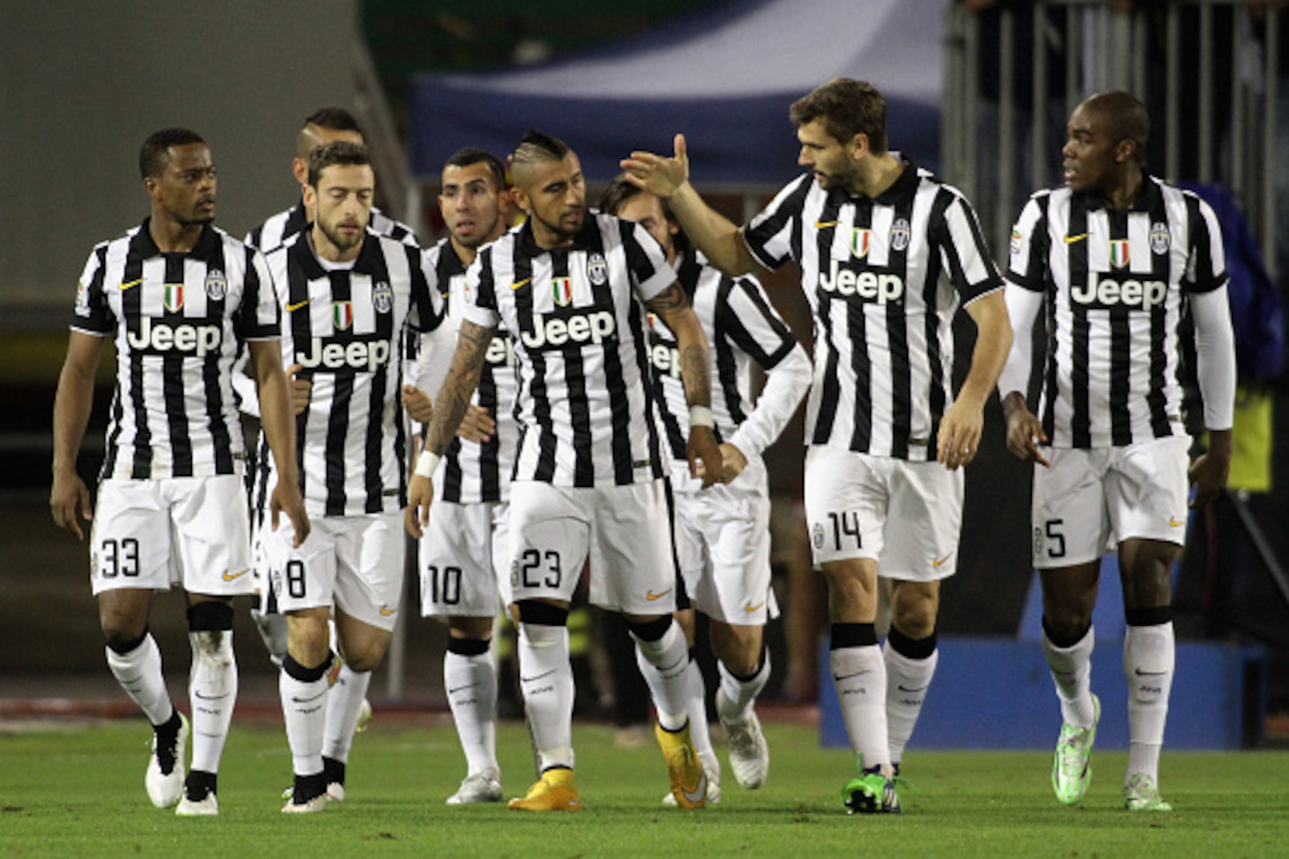 CAGLIARI, ITALY - DECEMBER 18: Vidal of Juventus celebrated the goal 0-2  during the Serie A match betweeen Cagliari Calcio and Juventus FC at Stadio Sant'Elia on December 18, 2014 in Cagliari, Italy.  (Photo by Enrico Locci/Getty Images)