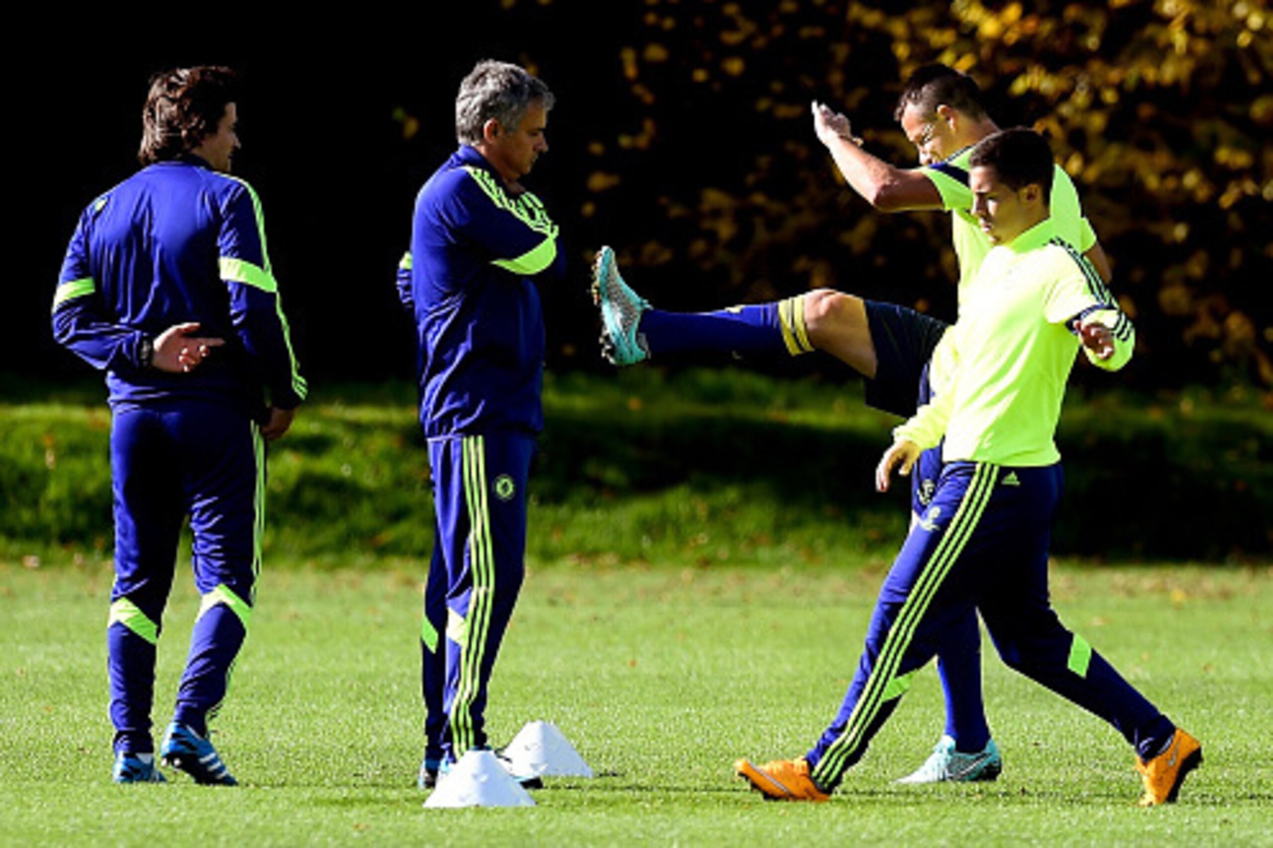 LONDON, ENGLAND - OCTOBER 20: Chelsea manager Jose Mourinho (C) looks on as John Terry and Eden Hazard warm up during the Chelsea FC training session ahead of the UEFA Champions League Group G match against NK Maribor at the Chelsea training ground on Oc LONDON, ENGLAND - OCTOBER 20: Chelsea manager Jose Mourinho (C) looks on as John Terry and Eden Hazard warm up during the Chelsea FC training session ahead of the UEFA Champions League Group G match against NK Maribor at the Chelsea training ground on Oc