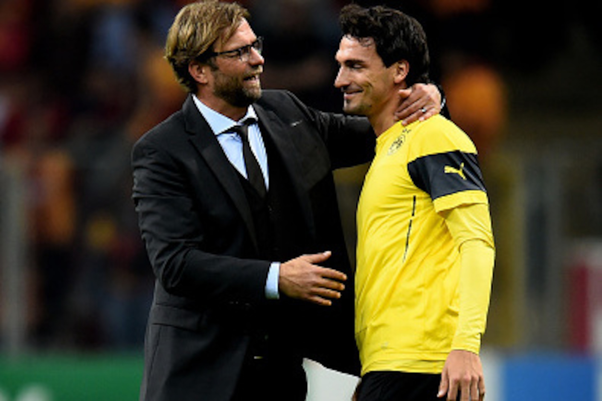 ISTANBUL, TURKEY - OCTOBER 22:  Jurgen Klopp the manager of Borussia Dortmund speaks with Mats Hummels of Borussia Dortmund prior to kickoff during UEFA Champions League Group D match between Galatasaray and Borussia Dortmund at Turk Telekom Arena on Octo
