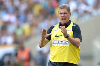 RIO DE JANEIRO, BRAZIL - AUGUST 31: Oswaldo de Oliveira, head coach of Botafogo in action during the match between Botafogo and Santos as part of Brasileirao Series A 2014 at Maracana stadiumon August 31, 2014 in Rio de Janeiro, Brazil. (Photo by Alexandr