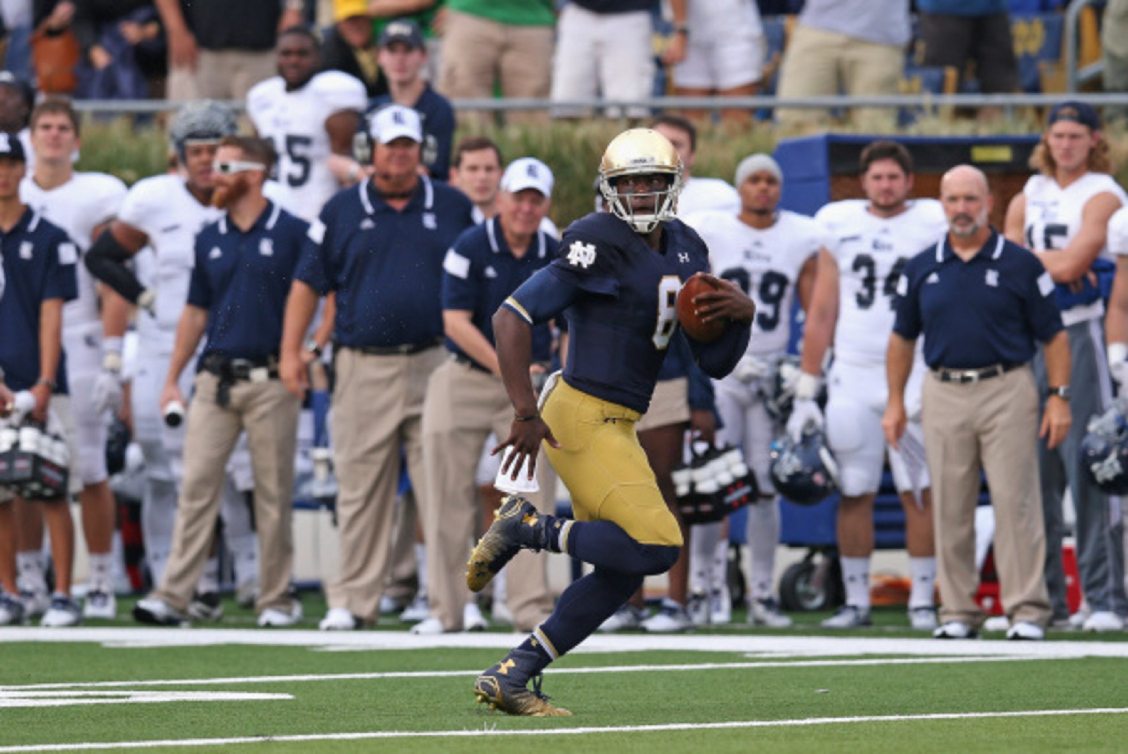 SOUTH BEND, IN - AUGUST 30: Malik Zaire #8 of the Notre Dame Fighting Irish runs 56 yards on his very first collegiate play against the Rice Owls at Notre Dame Stadium on August 30, 2014 in South Bend, Indiana. Notre Dame defeated Rice 48-17. (Photo by SOUTH BEND, IN - AUGUST 30: Malik Zaire #8 of the Notre Dame Fighting Irish runs 56 yards on his very first collegiate play against the Rice Owls at Notre Dame Stadium on August 30, 2014 in South Bend, Indiana. Notre Dame defeated Rice 48-17. (Photo by