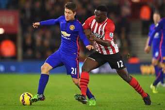 SOUTHAMPTON, ENGLAND - DECEMBER 08: Ander Herrera of Manchester United is closed down by Victor Wanyama of Southampton during the Barclays Premier League match between Southampton and Manchester United at St Mary's Stadium on December 8, 2014 in Southampt