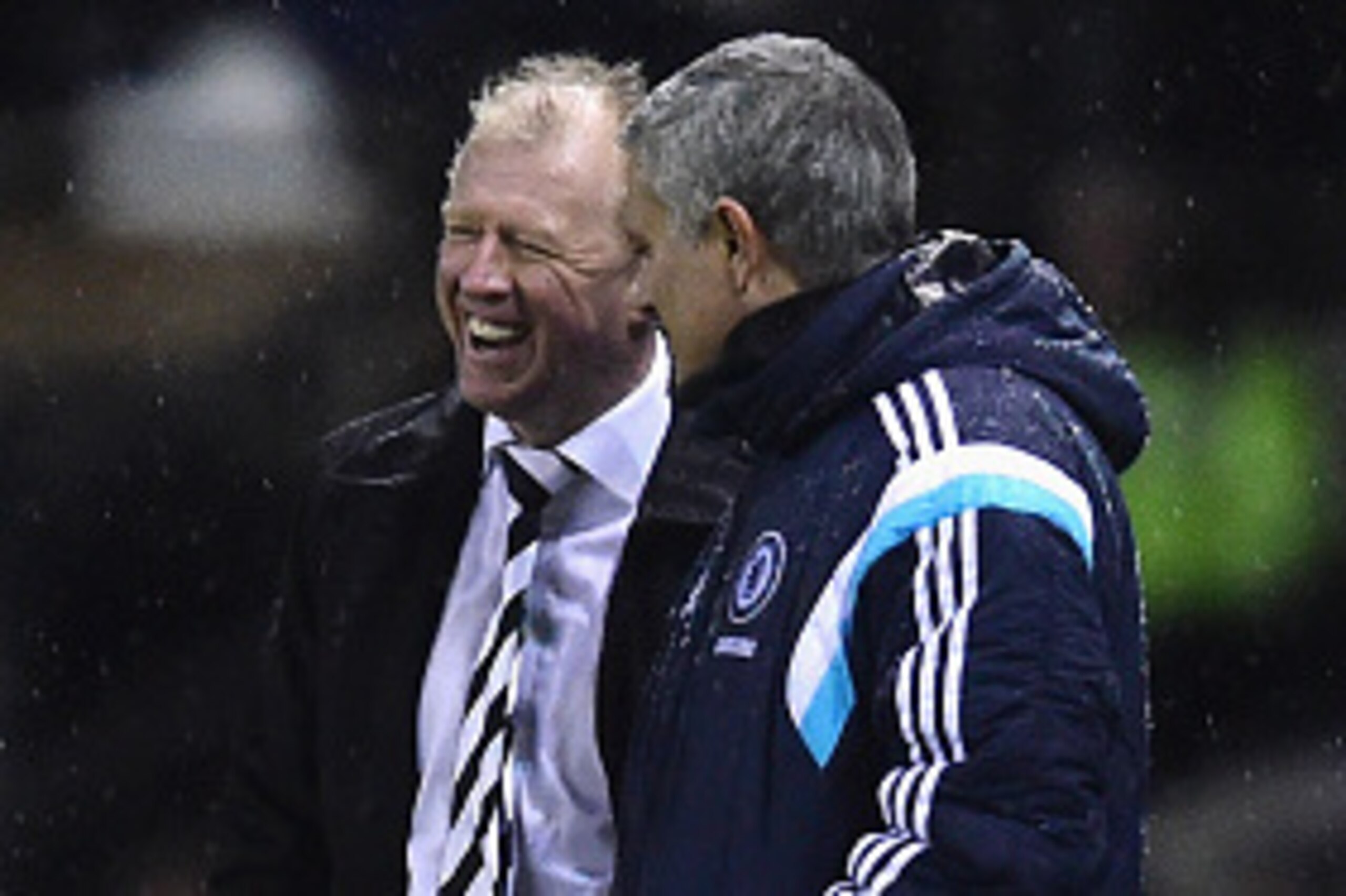 DERBY, ENGLAND - DECEMBER 16: Steve McClaren, manager of Derby laughs with Jose Mourinho, manager of Chelsea during the Capital One Cup Quarter-Final match between Derby County and Chelsea at Pride Park Stadium on December 16, 2014 in Derby, England. (Ph DERBY, ENGLAND - DECEMBER 16: Steve McClaren, manager of Derby laughs with Jose Mourinho, manager of Chelsea during the Capital One Cup Quarter-Final match between Derby County and Chelsea at Pride Park Stadium on December 16, 2014 in Derby, England. (Ph