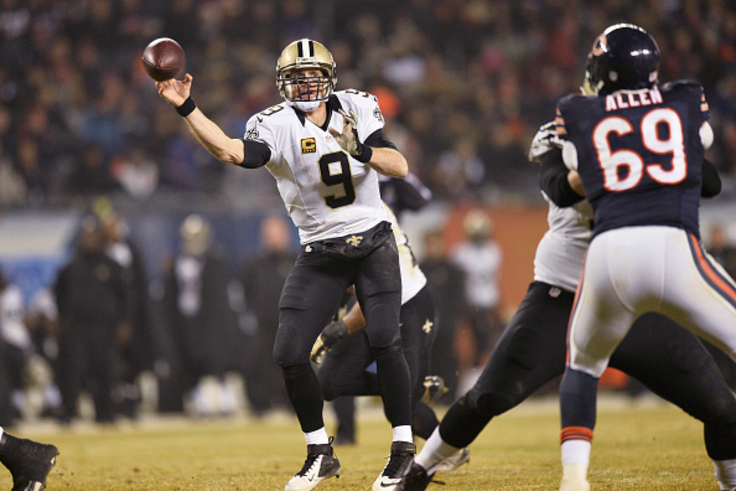 CHICAGO, IL - DECEMBER 15: Drew Brees #9 of the New Orleans Saints throws a pass to Nick Toon #88 of the New Orleans Saints (not pictured) as Jared Allen #69 of the Chicago Bears defends during the third quarter at Soldier Field on December 15, 2014 in Ch