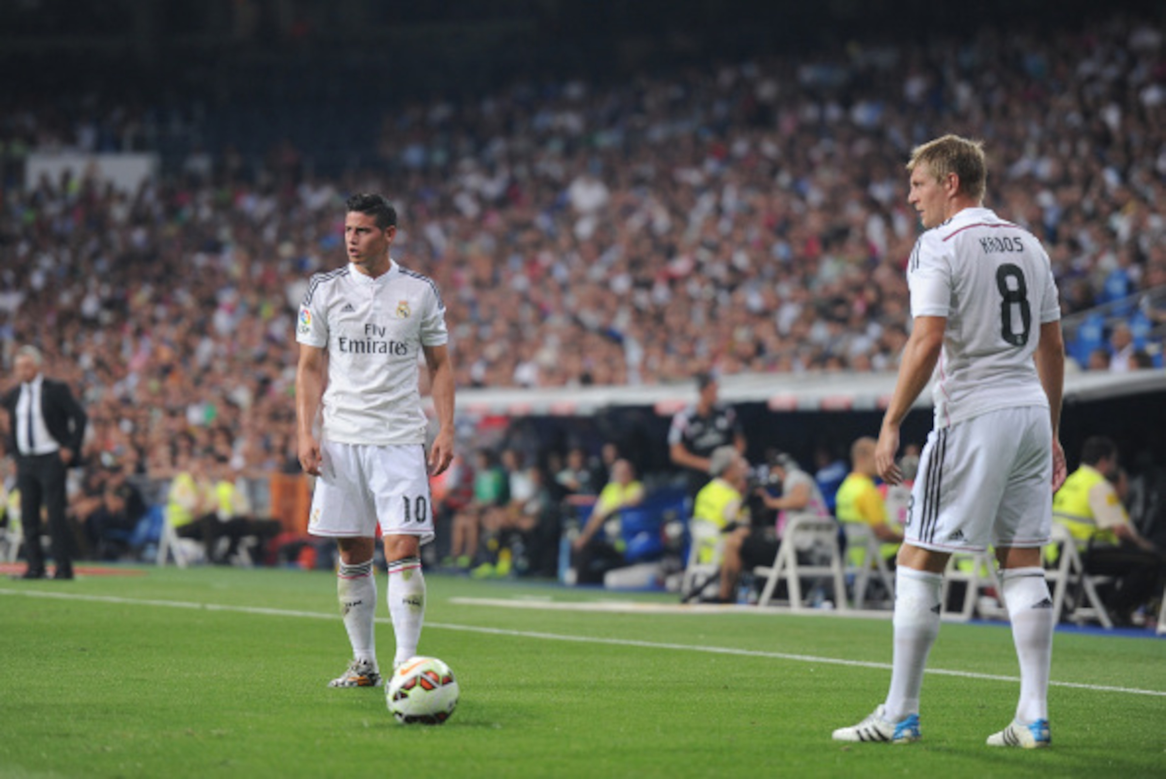MADRID, SPAIN - AUGUST 25:  Toni Kroos and James Rodriguez of Real Madrid get ready to take a free kick during the La liga match between Real Madrid CF and Cordoba CF at Estadio Santiago Bernabeu on August 25, 2014 in Madrid, Spain.  (Photo by Denis Doyle