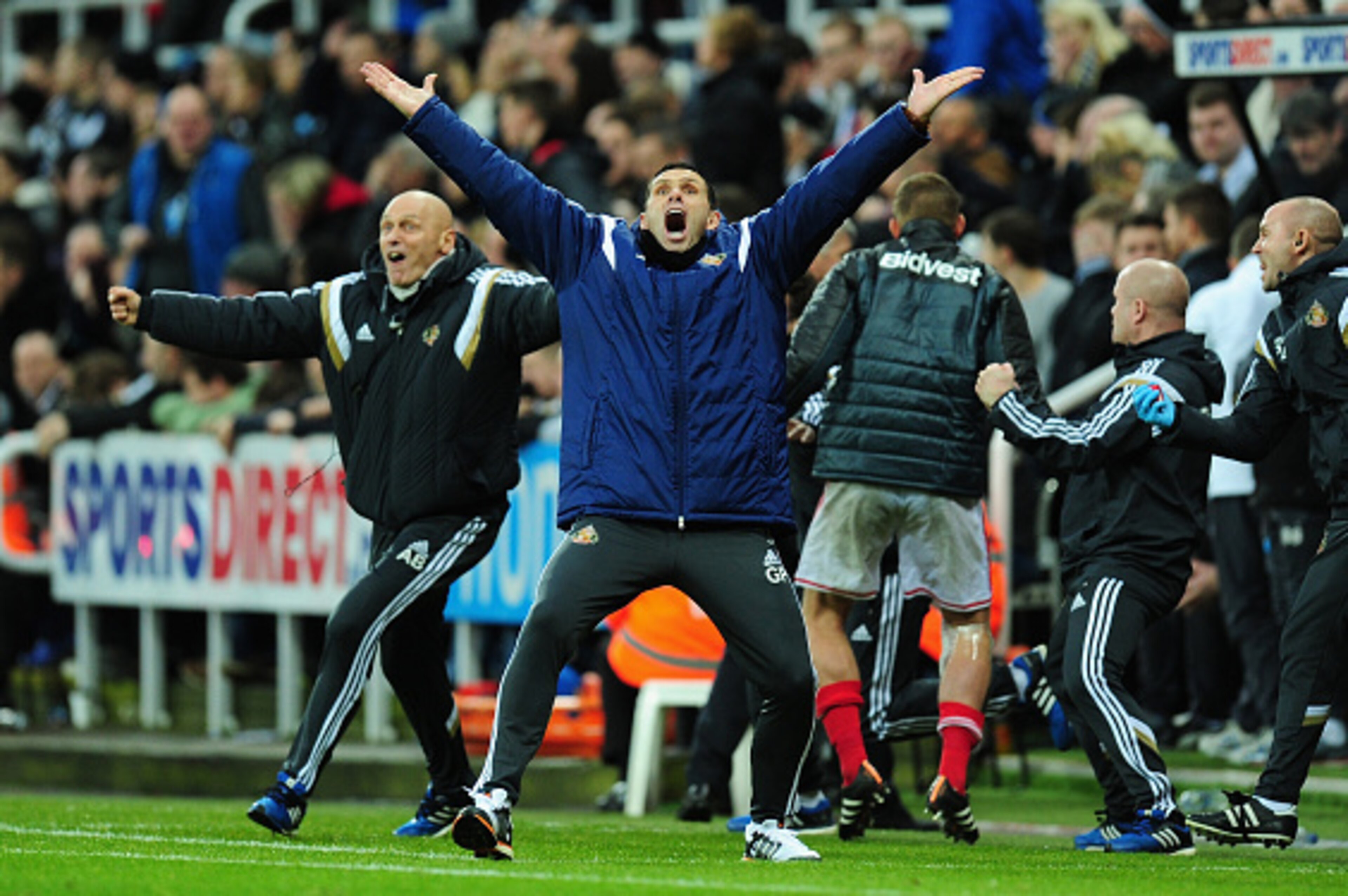 NEWCASTLE UPON TYNE, ENGLAND - DECEMBER 21:  Sunderland manager Gus Poyet celebrates the winning goal during the Barclays Premier League match between Newcastle United and Sunderland at St James' Park on December 21, 2014 in Newcastle upon Tyne, England. 