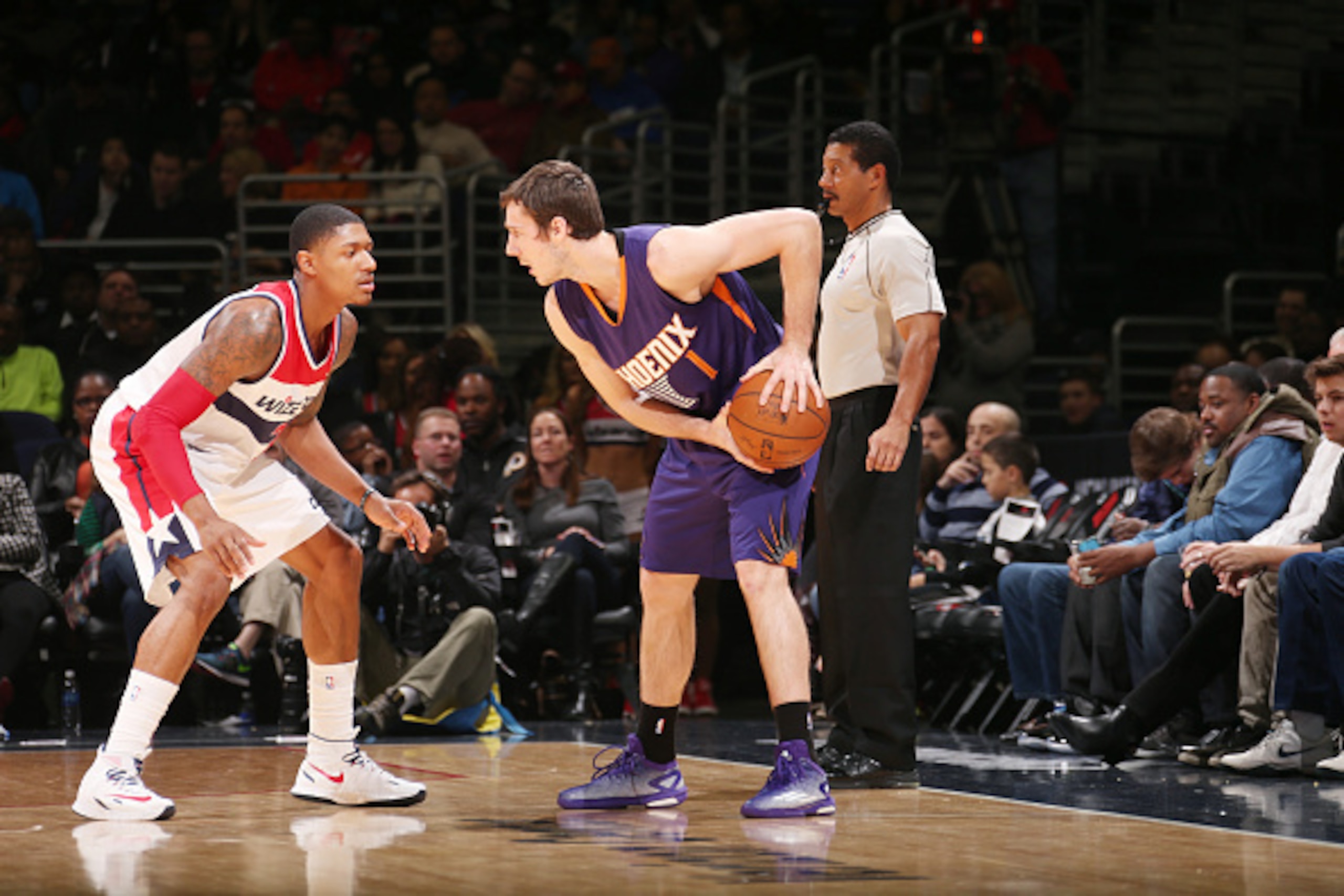 WASHINGTON, DC -  DECEMBER 21: Goran Dragic #1 of the Phoenix Suns defends the ball against the Washington Wizards during the game on December 21, 2014 at Verizon Center in Washington, District of Columbia. NOTE TO USER: User expressly acknowledges and ag