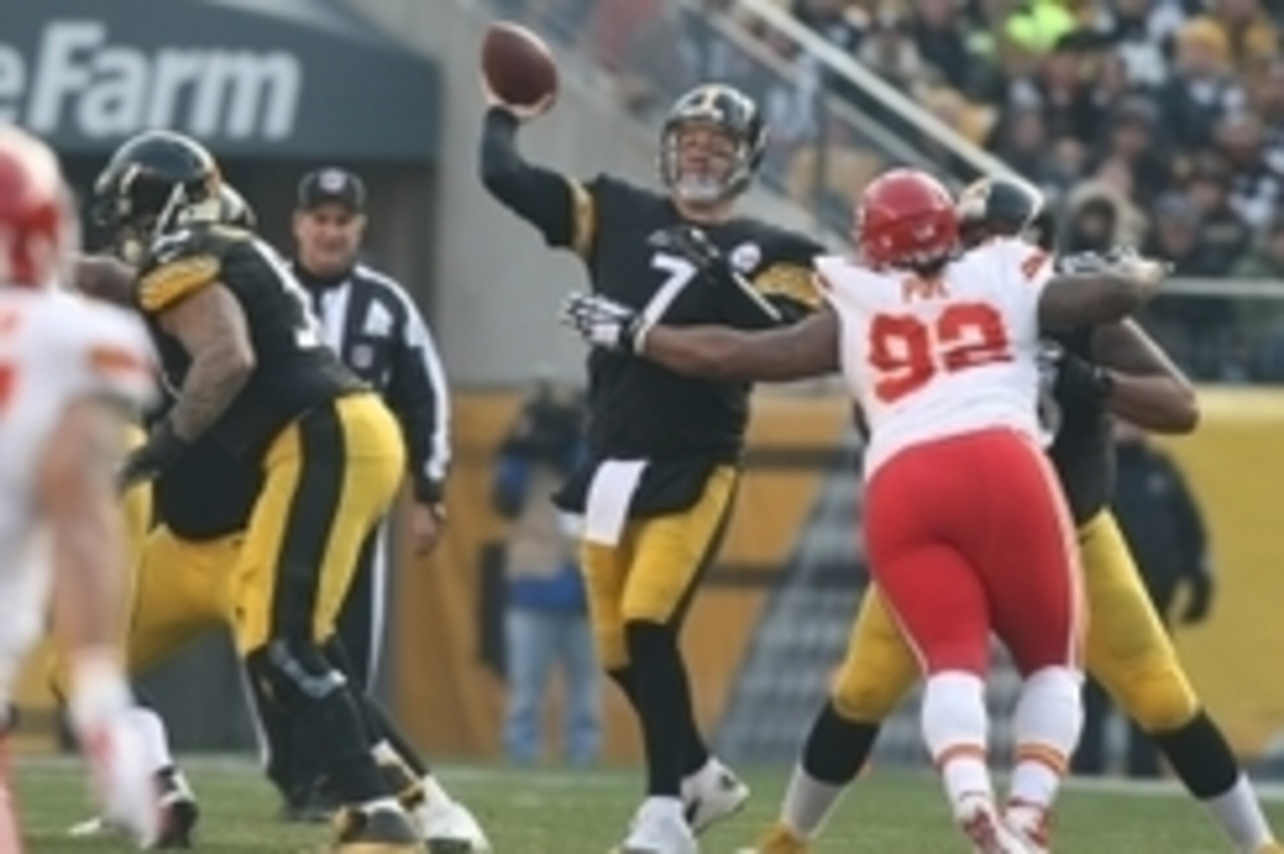 Dec 21, 2014; Pittsburgh, PA, USA; Pittsburgh Steelers quarterback Ben Roethlisberger (7) throws a pass under pressure from Kansas City Chiefs defensive tackle Dontari Poe (92) during the second half at Heinz Field. The Steelers won the game, 20-12. Manda