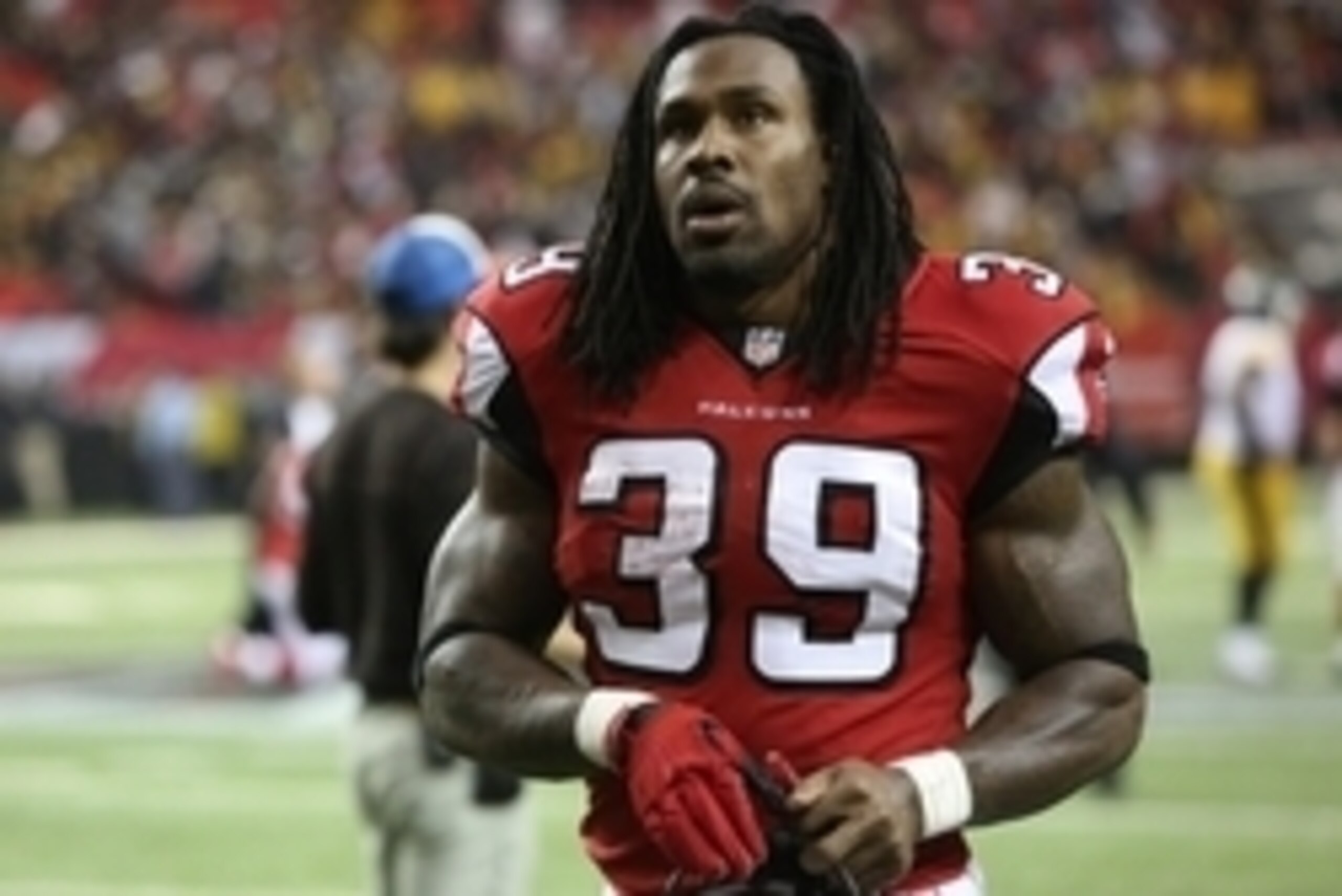 Dec 14, 2014; Atlanta, GA, USA; Atlanta Falcons running back Steven Jackson (39) walks off of the field after their loss to the Pittsburgh Steelers at the Georgia Dome. The Steelers won 27-20. Mandatory Credit: Jason Getz-USA TODAY Sports