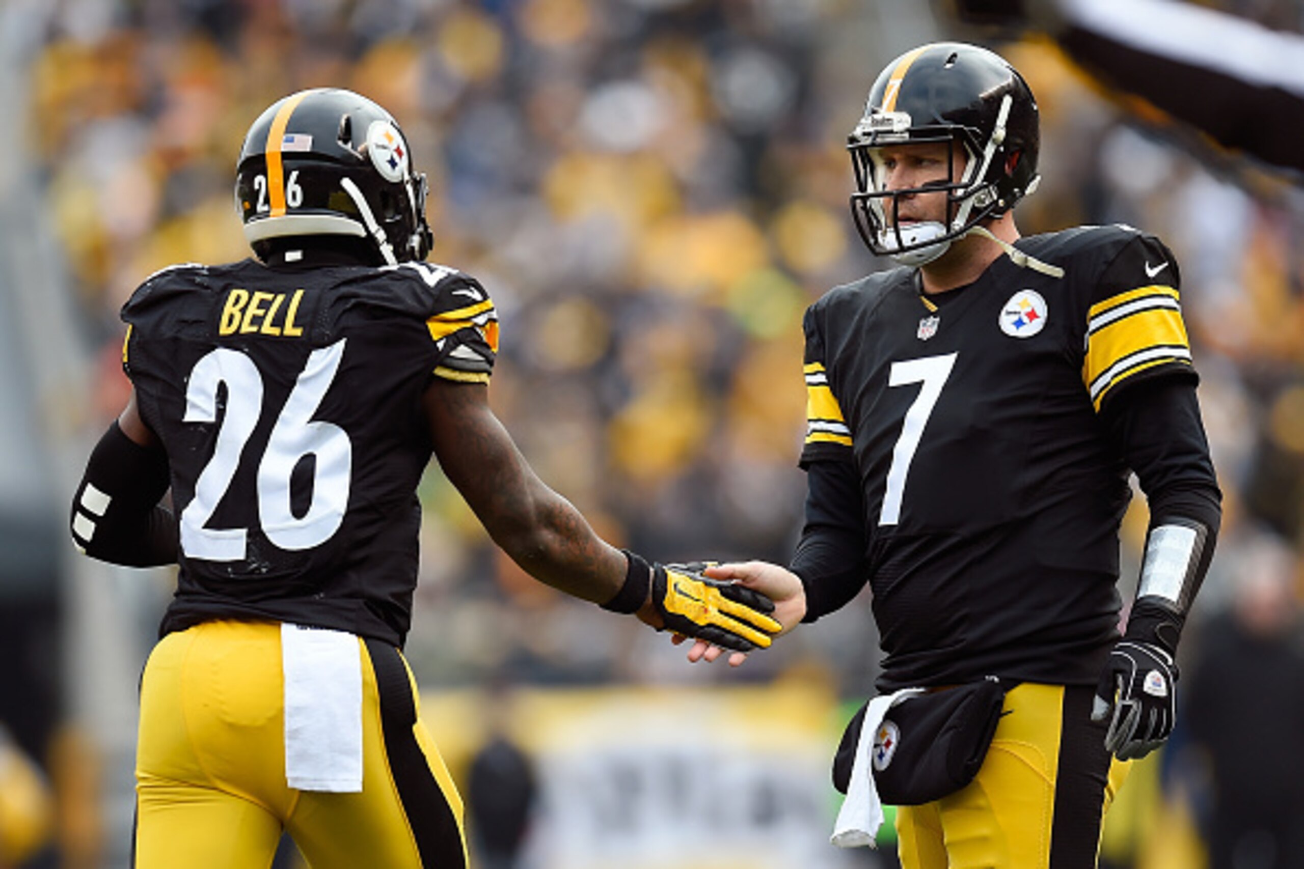 PITTSBURGH, PA - DECEMBER 21:  Le'Veon Bell #26 of the Pittsburgh Steelers celebrates his touchdown with Ben Roethlisberger #7 during the second quarter against the Kansas City Chiefs at Heinz Field on December 21, 2014 in Pittsburgh, Pennsylvania.  (Phot