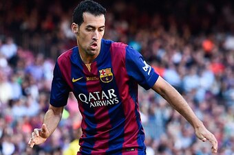 BARCELONA, SPAIN - SEPTEMBER 27:  Sergio Busquets of FC Barcelona runs with the ball during the La Liga match between FC Barcelona and Granada CF at Camp Nou on September 27, 2014 in Barcelona, Spain.  (Photo by David Ramos/Getty Images)