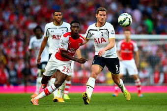 LONDON, ENGLAND - SEPTEMBER 27:  Danny Welbeck of Arsenal chases the ball next to Jan Vertonghen of Spurs during the Barclays Premier League match between Arsenal and Tottenham Hotspur at Emirates Stadium on September 27, 2014 in London, England.  (Photo 