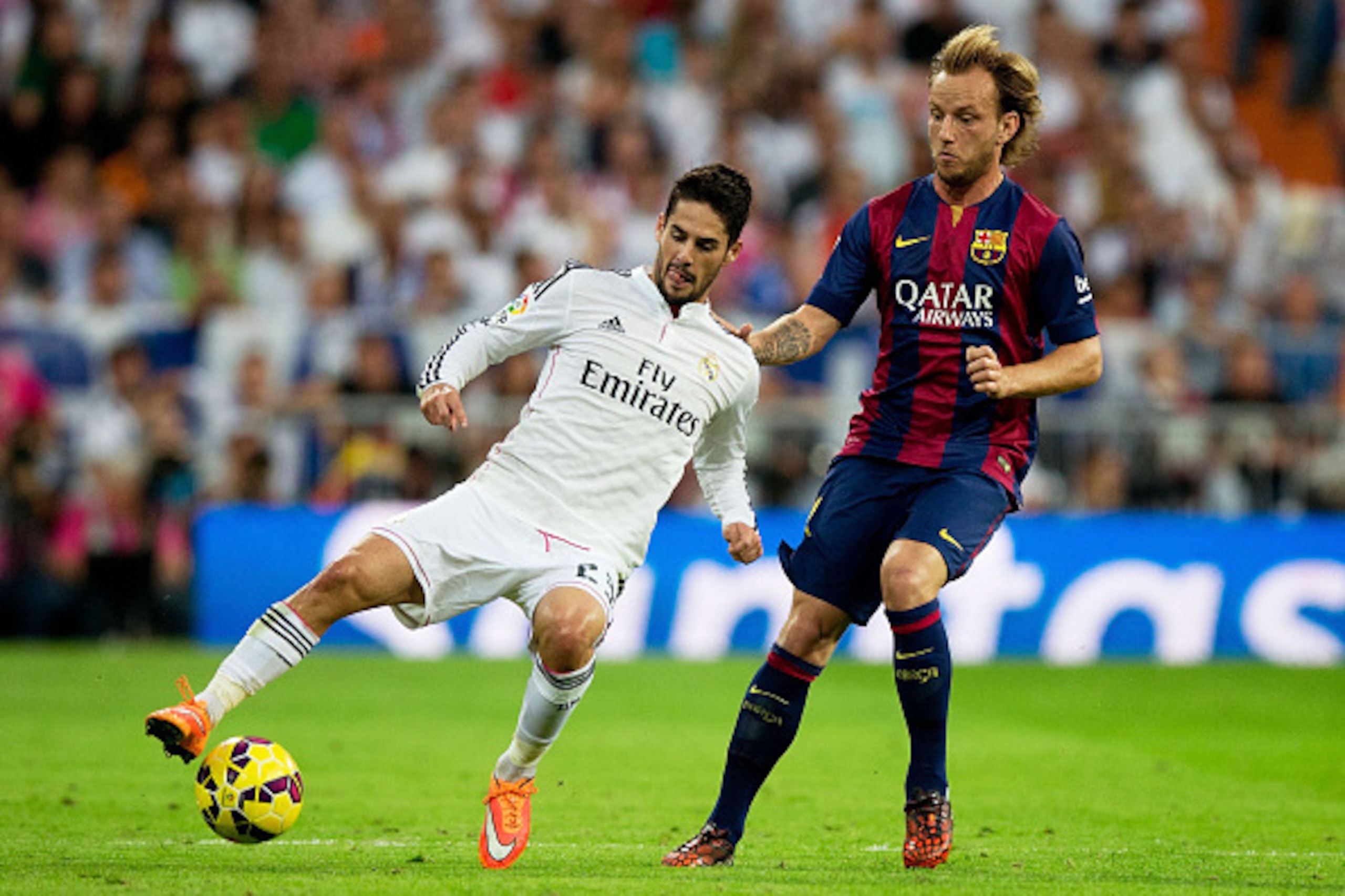 MADRID, SPAIN - OCTOBER 25:  Isco of Real Madrid CF is challenged by Ivan Rakitic of Barcelona during the La Liga match between Real Madrid CF and FC Barcelona at Estadio Santiago Bernabeu on October 25, 2014 in Madrid, Spain.  (Photo by Gonzalo Arroyo Mo
