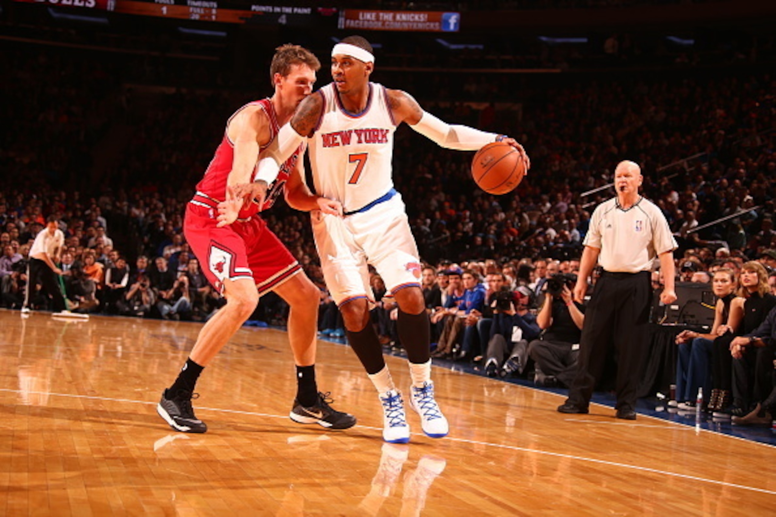 NEW YORK, NY - OCTOBER 29:  Carmelo Anthony #7 of the New York Knicks handles the ball against the Chicago Bulls during a game at Madison Square Garden in New York City on October 29, 2014.  NOTE TO USER: User expressly acknowledges and agrees that, by do