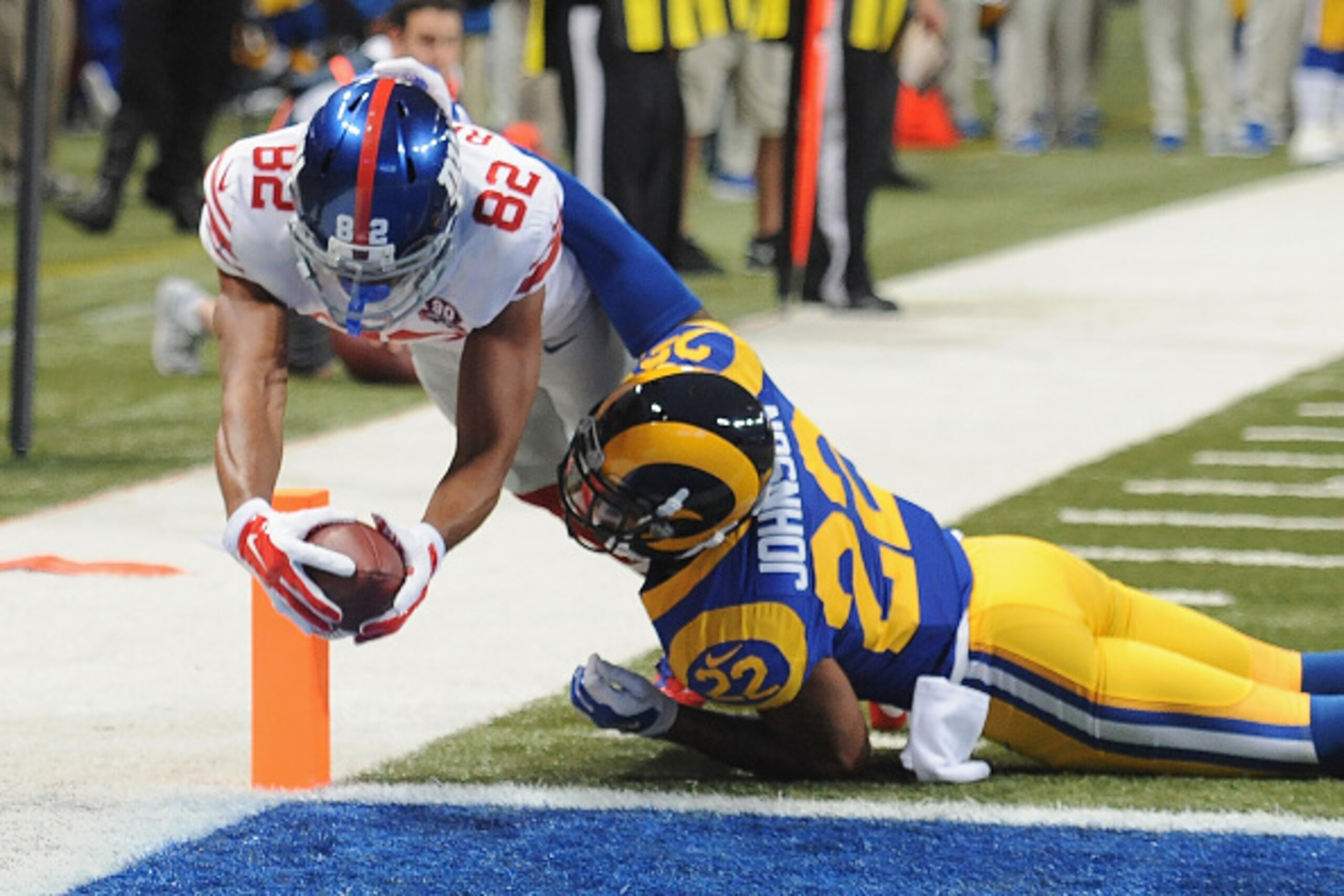 ST. LOUIS, MO - DECEMBER 21:  Rueben Randle #82 of the New York Giants scores a third quarter touchdown against the St. Louis Rams at the Edward Jones Dome on December 21, 2014 in St. Louis, Missouri.  (Photo by Michael B. Thomas/Getty Images)