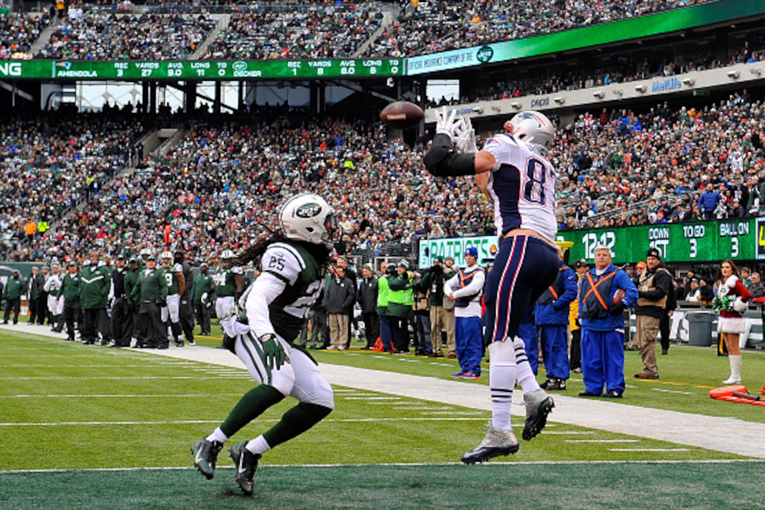 EAST RUTHERFORD, NJ - DECEMBER 21: Tight end Rob Gronkowski #87 of the New England Patriots catches a touchdown in the second quarter as free safety Calvin Pryor #25 of the New York Jets defends during a game at MetLife Stadium on December 21, 2014 in Eas