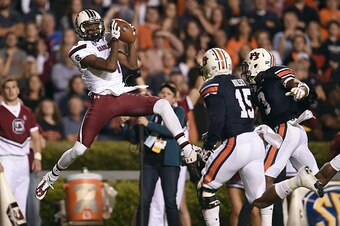 AUBURN, AL - OCTOBER 25:  Shaq Roland #4 of the South Carolina Gamecocks catches a pass for a touchdown in front of Joshua Holsey #15 of the Auburn Tigers at Jordan Hare Stadium on October 25, 2014 in Auburn, Alabama.  (Photo by Stacy Revere/Getty Images)