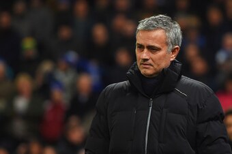 STOKE ON TRENT, ENGLAND - DECEMBER 22:  Jose Mourinho manager of Chelsea looks on prior to the Barclays Premier League match between Stoke City and Chelsea at Britannia Stadium on December 22, 2014 in Stoke on Trent, England.  (Photo by Michael Regan/Gett