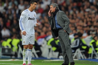 MADRID, SPAIN - OCTOBER 19:  Head Coach Jose Mourinho (R) of Real Madrid instructs Cristiano Ronaldo during the UEFA Champions League group G match between Real Madrid and AC Milan at the Estadio Santiago Bernabeu on October 19, 2010 in Madrid, Spain.  (P
