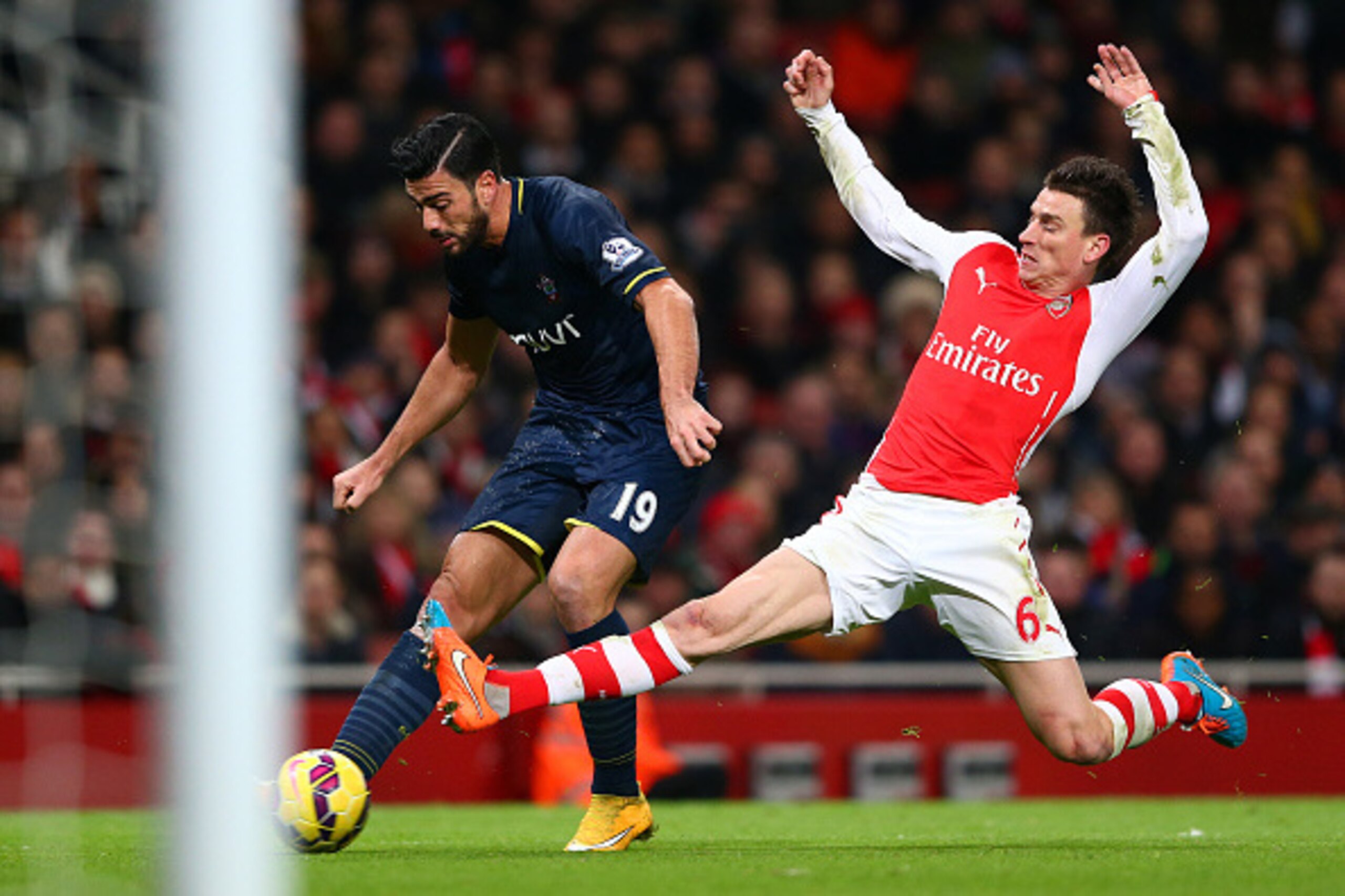 LONDON, ENGLAND - DECEMBER 03:  Laurent Koscielny of Arsenal attempts to block Graziano Pelle of Southampton during the Barclays Premier League match between Arsenal and Southampton at Emirates Stadium on December 3, 2014 in London, England.  (Photo by Mi