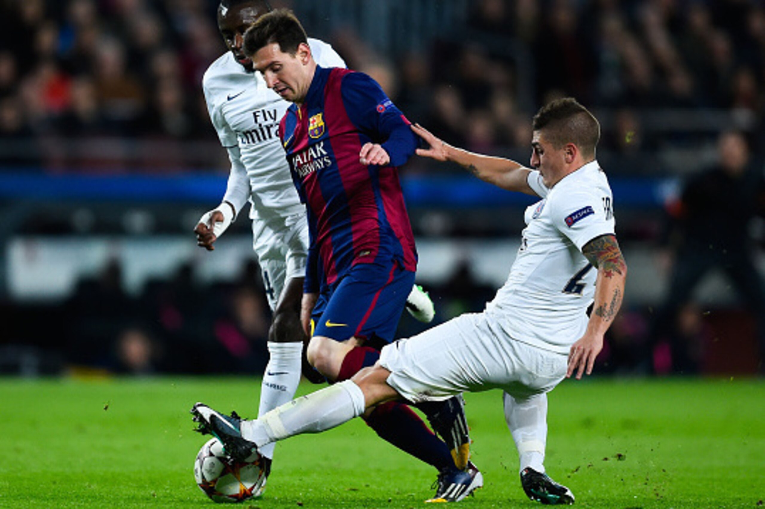 BARCELONA, SPAIN - DECEMBER 10:  Lionel Messi of FC Barcelona competes for the ball with Blaise Matuidi (L) and Marco Verratti of Paris Saint-Germain FC during his team's first goal of FC Barcelona  during the UEFA Champions League group F match between F