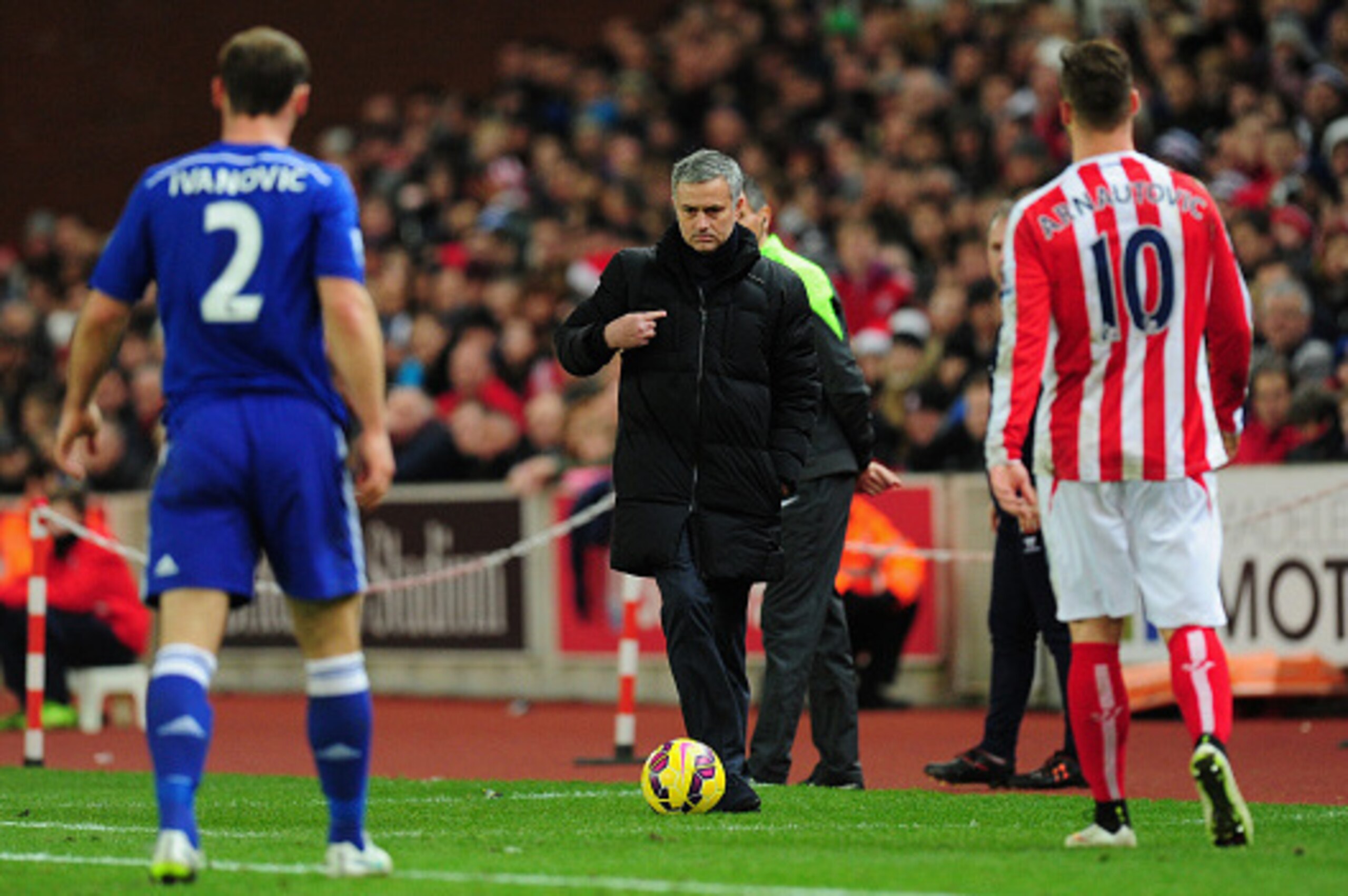 STOKE ON TRENT, ENGLAND - DECEMBER 22:  Chelsea mananger Jose Mourinho points to himself during the Barclays Premier League match between Stoke City and Chelsea at Britannia Stadium on December 22, 2014 in Stoke on Trent, England.  (Photo by Stu Forster/G