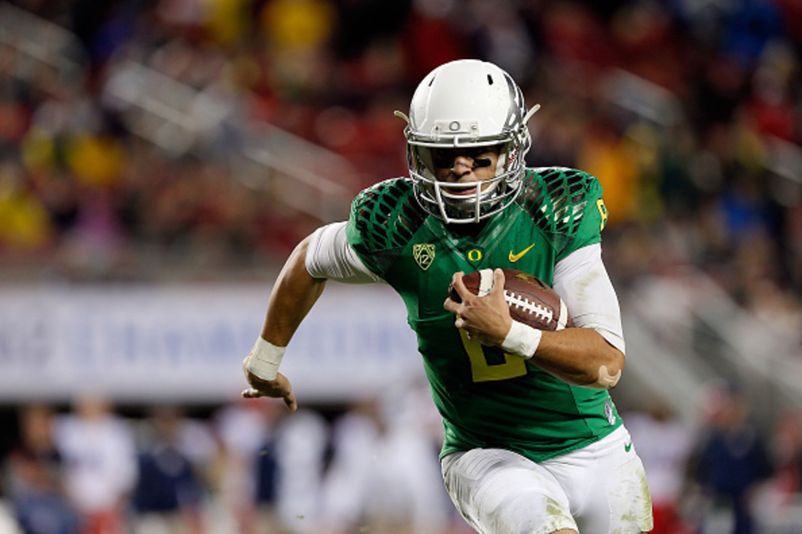 SANTA CLARA, CA - DECEMBER 05: Marcus Mariota #8 of the Oregon Ducks scrambles in the first half against the Arizona Wildcats during the PAC-12 Championships at Levi's Stadium on December 5, 2014 in Santa Clara, California. (Photo by Brian Bahr/Getty Imag