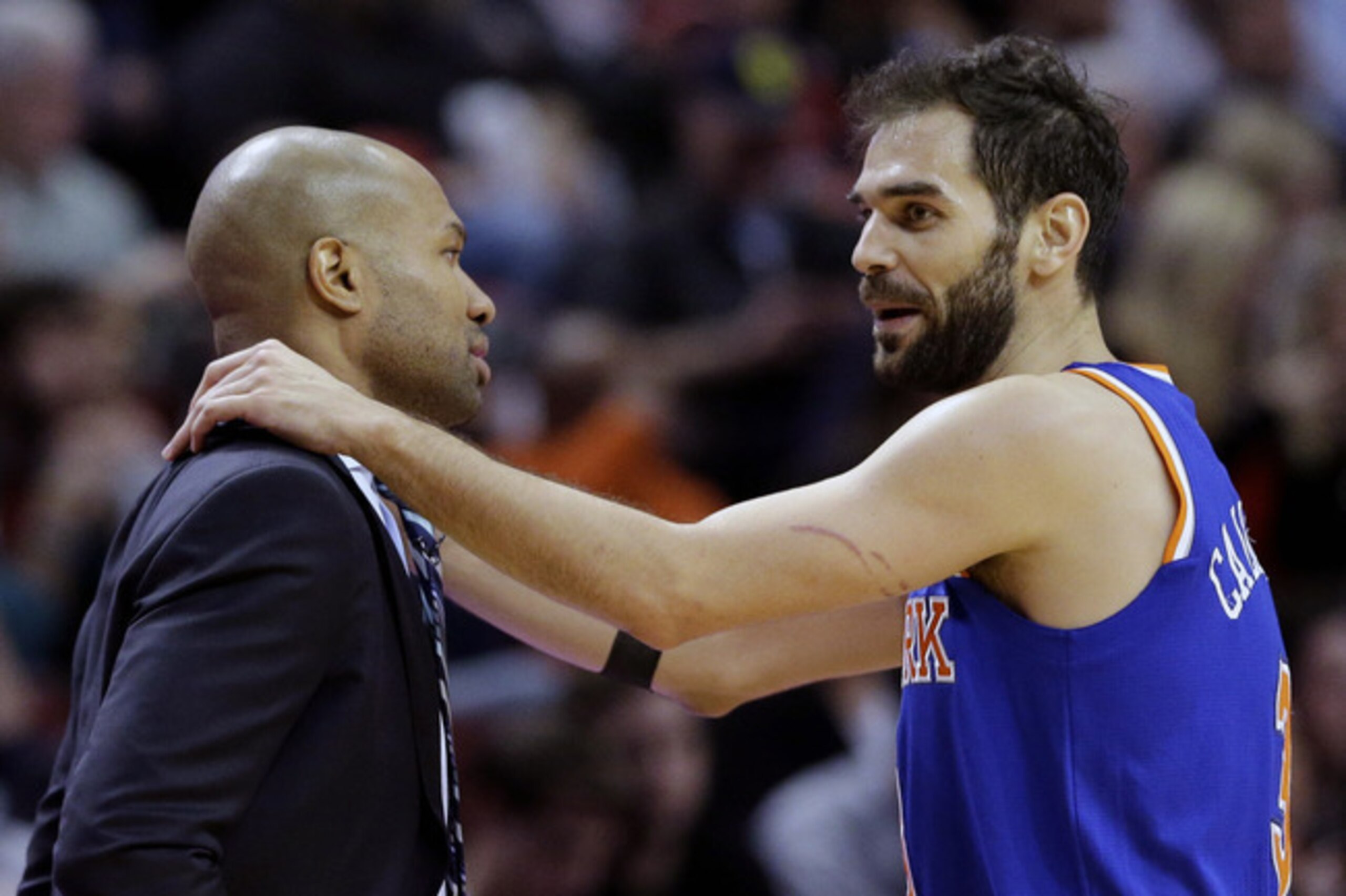 Knicks head coach Derek Fisher and Jose Calderon talk veteran point guard to veteran point guard.