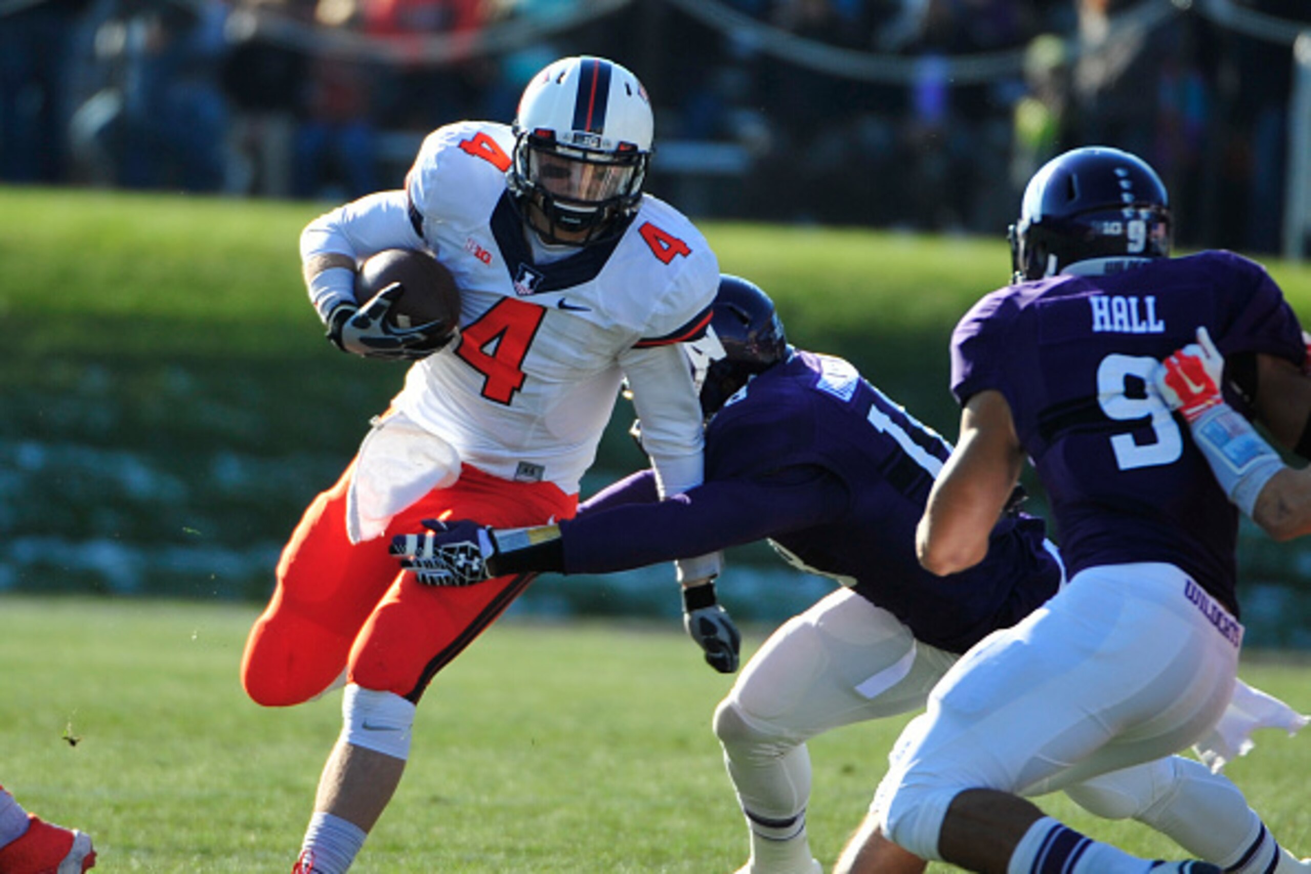 EVANSTON, IL - NOVEMBER 29: Reilly O'Toole #4 of the Illinois Fighting Illini runs against the Northwestern Wildcats during the first half on November 29, 2014 at Ryan Field in Evanston, Illinois.  (Photo by David Banks/Getty Images)