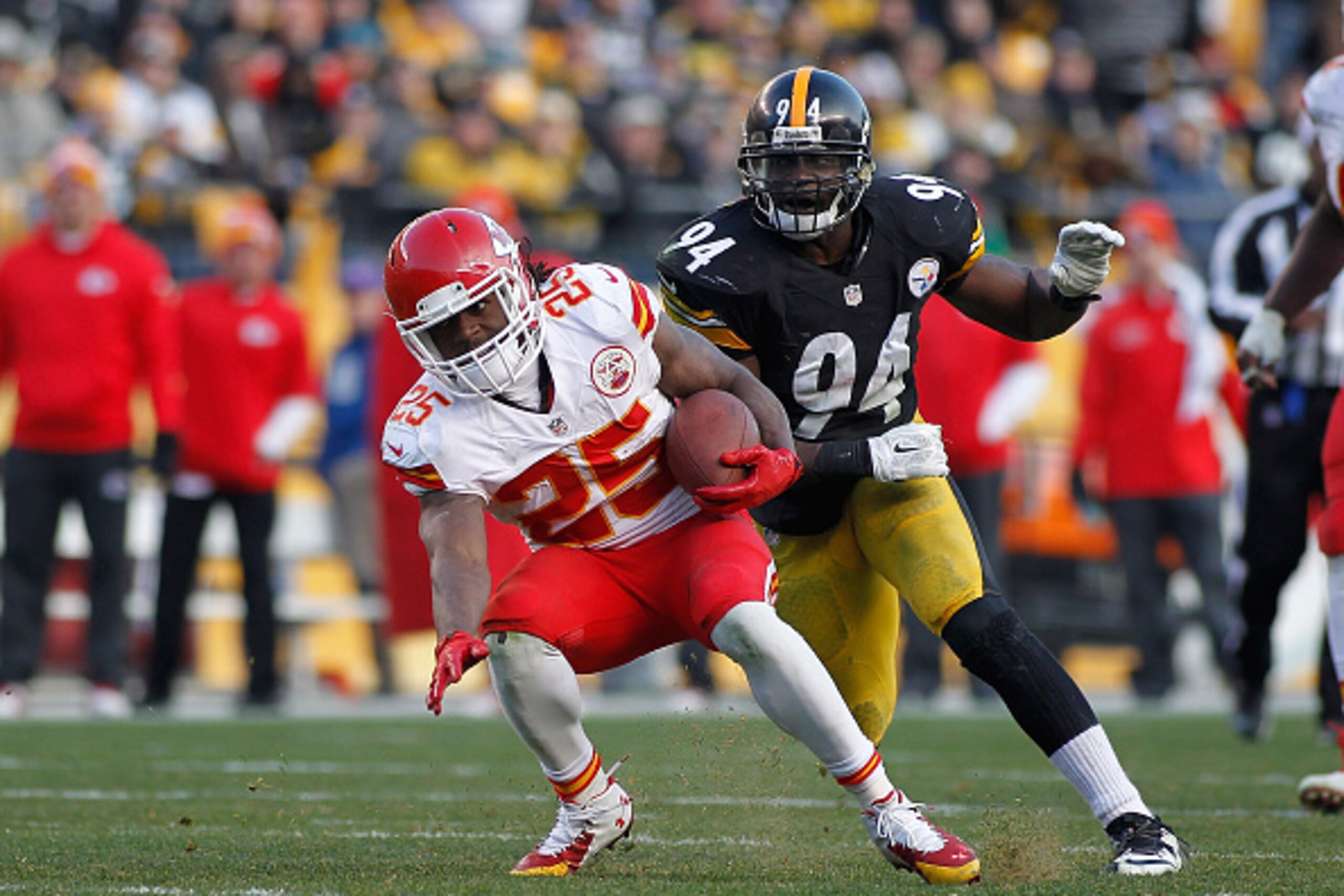 PITTSBURGH, PA - DECEMBER 21:  Jamaal Charles #25 of the Kansas City Chiefs carries the ball in front of Lawrence Timmons #94 of the Pittsburgh Steelers during the fourth quarter at Heinz Field on December 21, 2014 in Pittsburgh, Pennsylvania.  (Photo by 