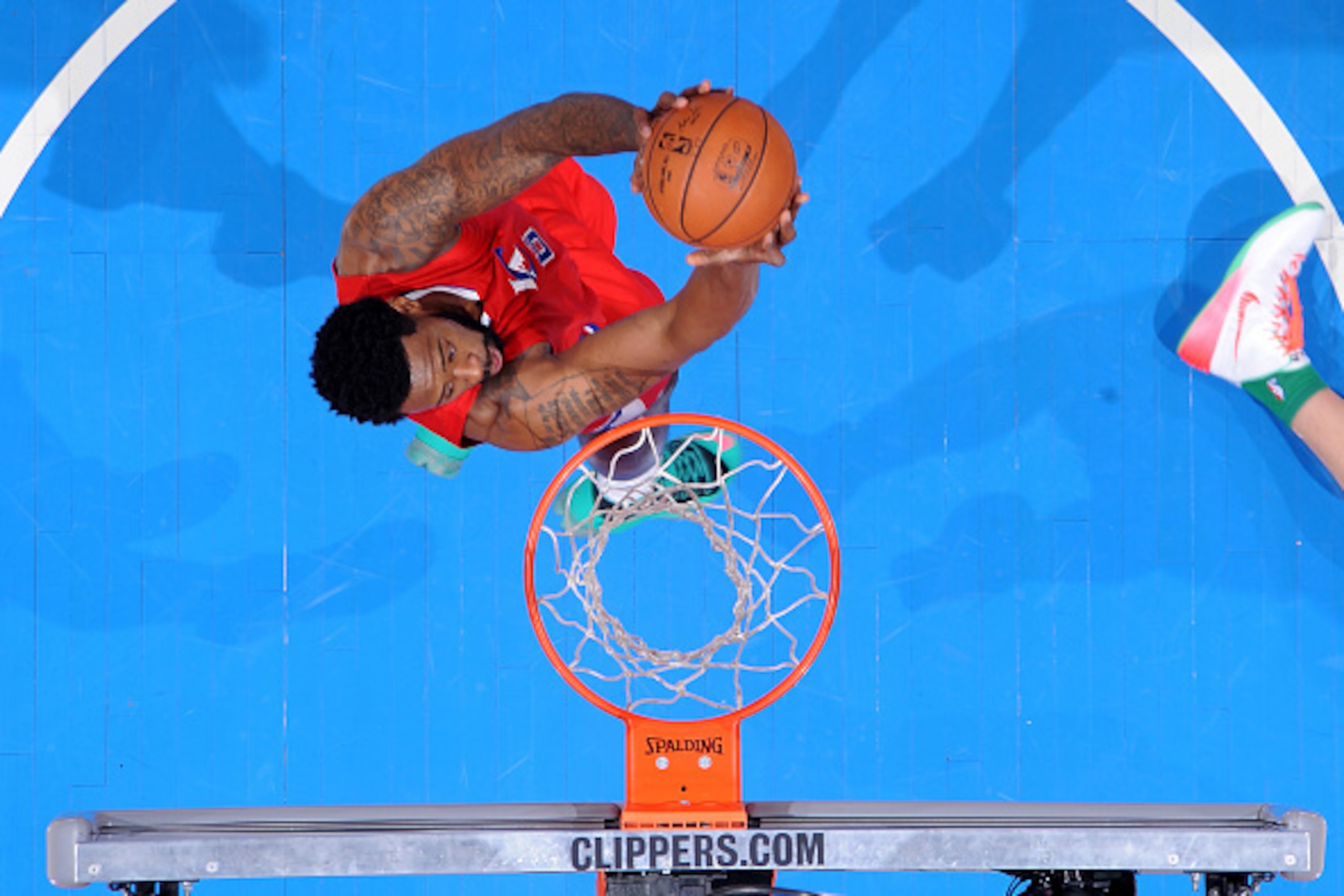 LOS ANGELES, CA - DECEMBER 25: DeAndre Jordan #6 of the Los Angeles Clippers dunks during a game against the Golden State Warriors at STAPLES Center on December 25, 2014 in Los Angeles, California. NOTE TO USER: User expressly acknowledges and agrees that
