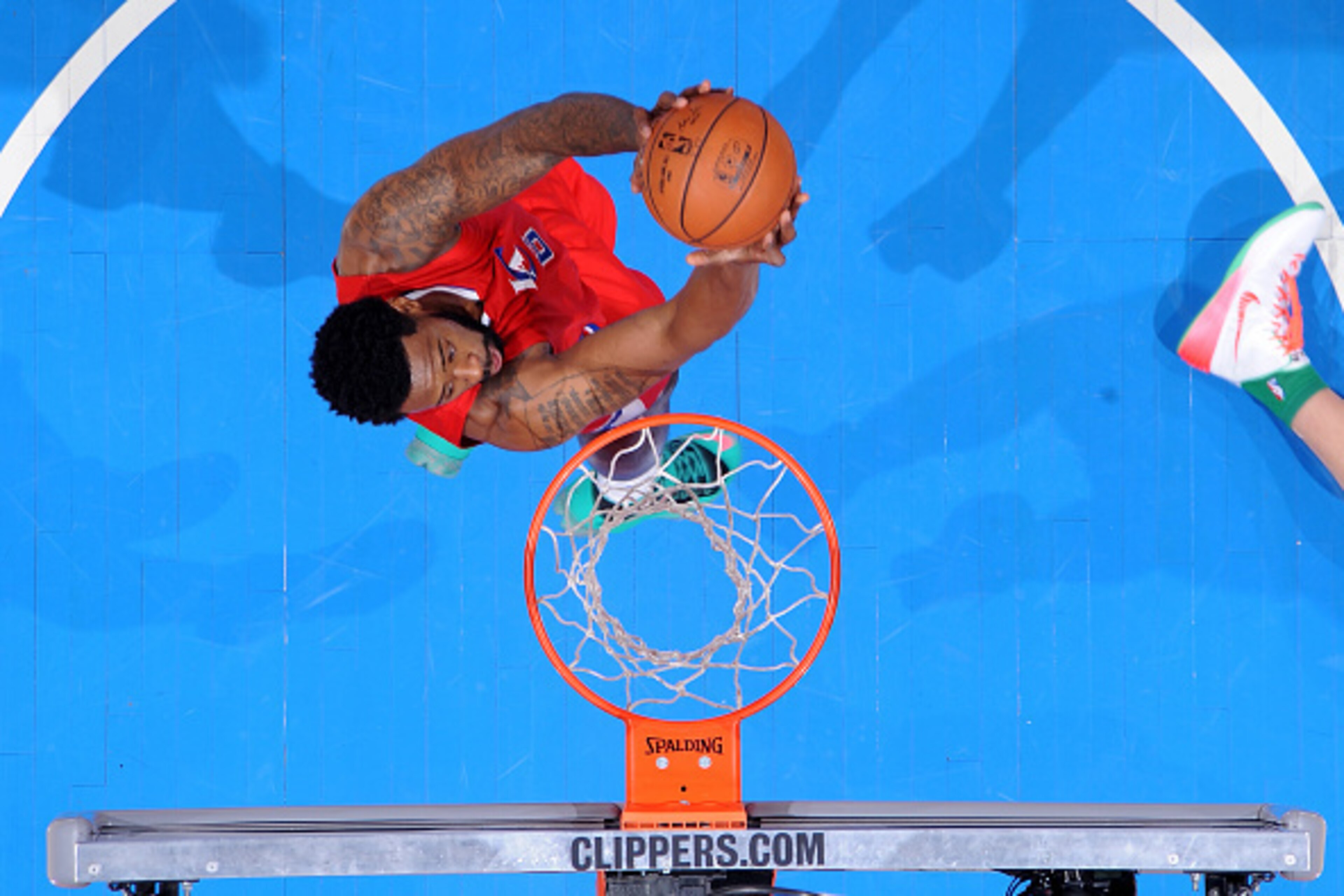 LOS ANGELES, CA - DECEMBER 25: DeAndre Jordan #6 of the Los Angeles Clippers dunks during a game against the Golden State Warriors at STAPLES Center on December 25, 2014 in Los Angeles, California. NOTE TO USER: User expressly acknowledges and agrees that